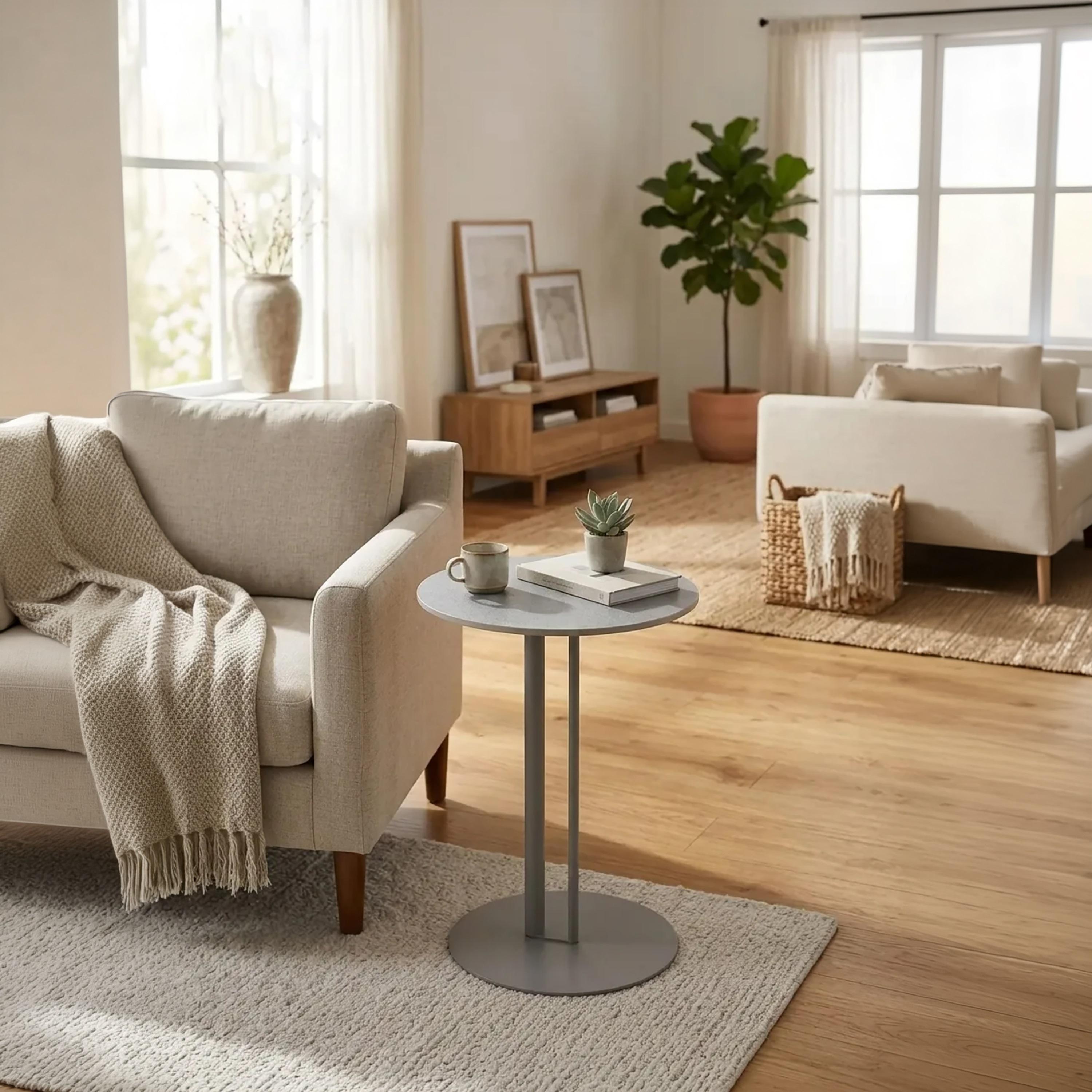 طاولة جانبية معدنية بقاعدة عمودية من ماريا هومز-furniture-livingroom-sideandendtables-image-2