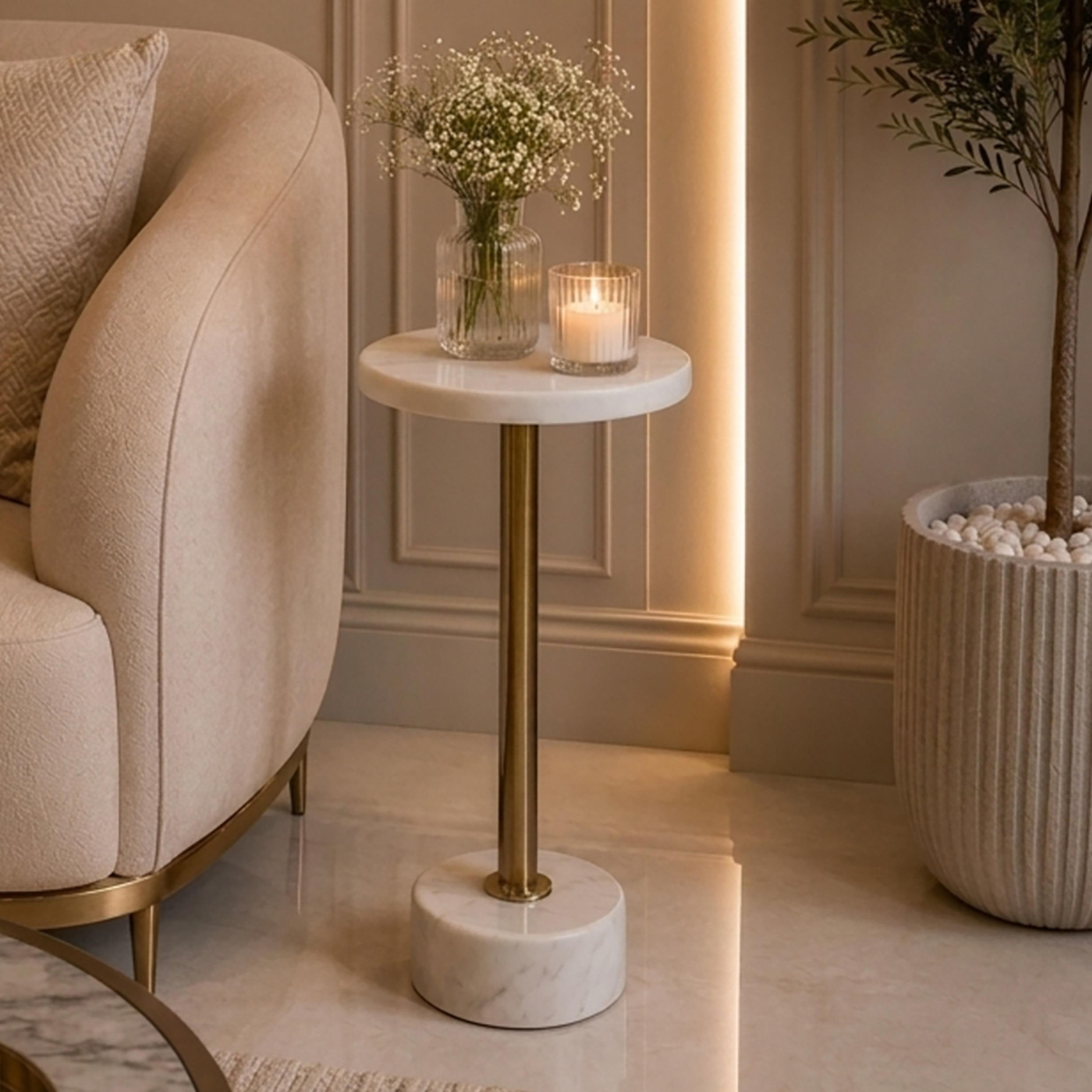 طاولة جانبية رخامية بقاعدة ركيزة من ماريا هومز-furniture-livingroom-sideandendtables-image-1