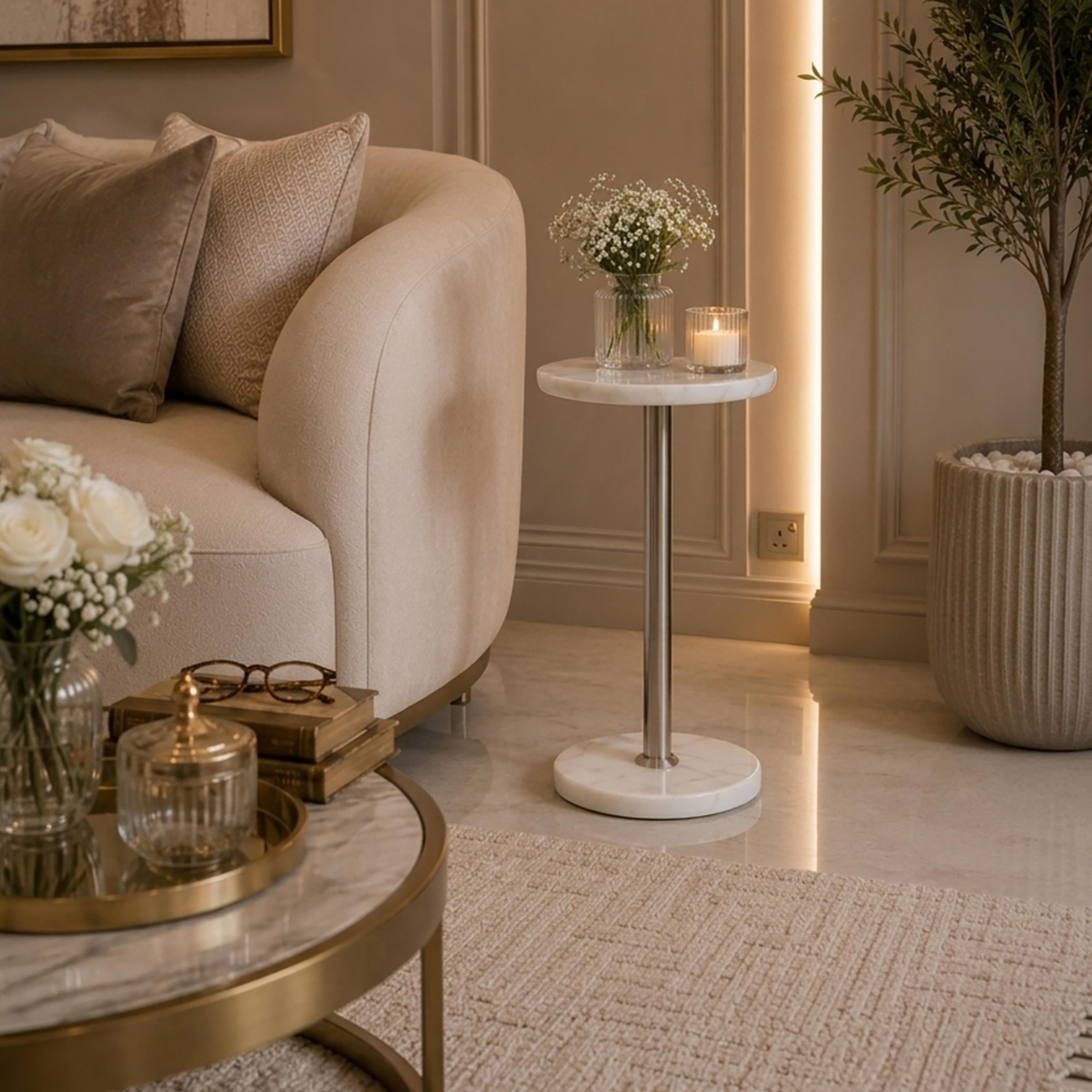 طاولة جانبية رخامية بقاعدة ركيزة من ماريا هومز-furniture-livingroom-sideandendtables-image-2