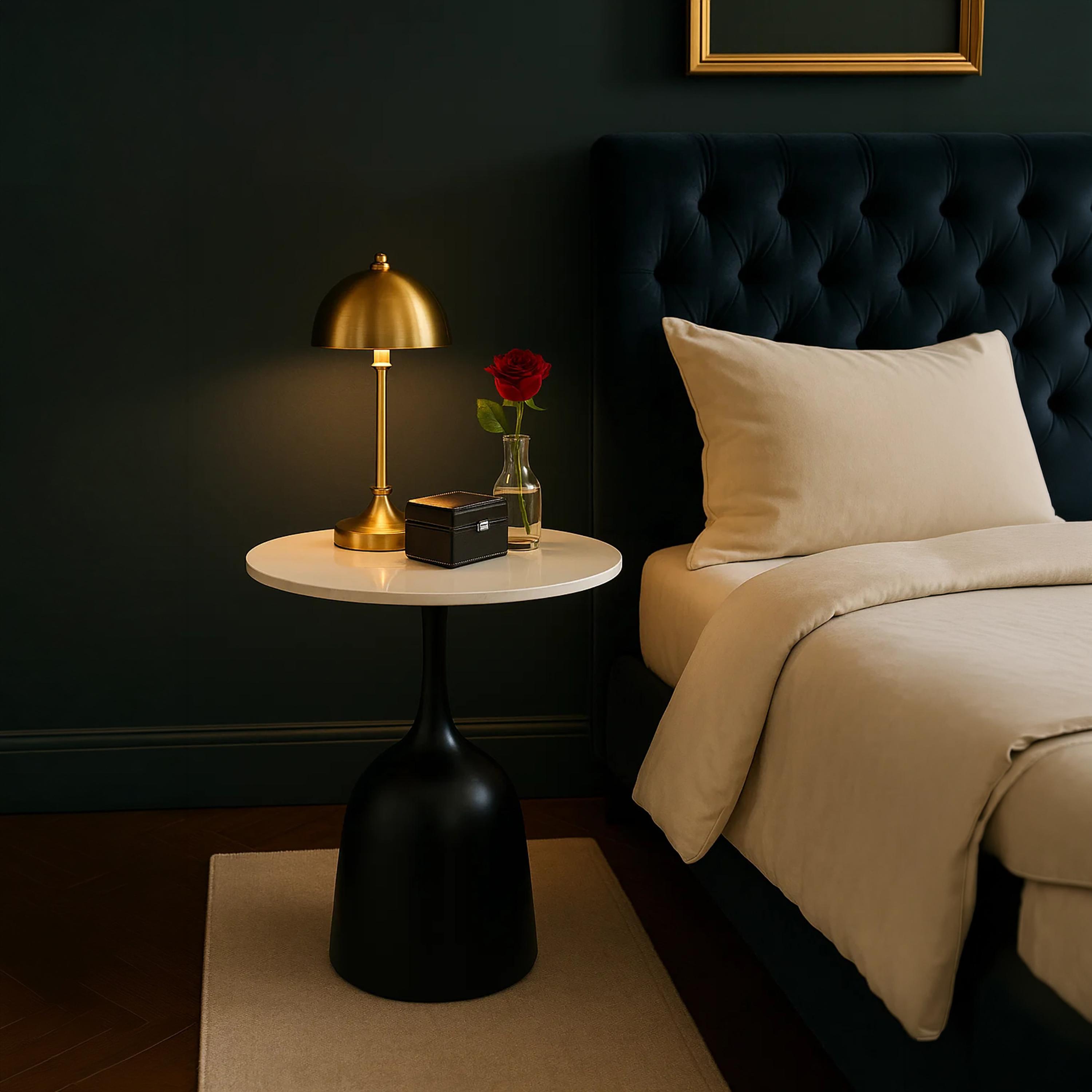 طاولة جانبية خشبية بقاعدة عمودية من ماريا هومز-furniture-livingroom-sideandendtables-image-3