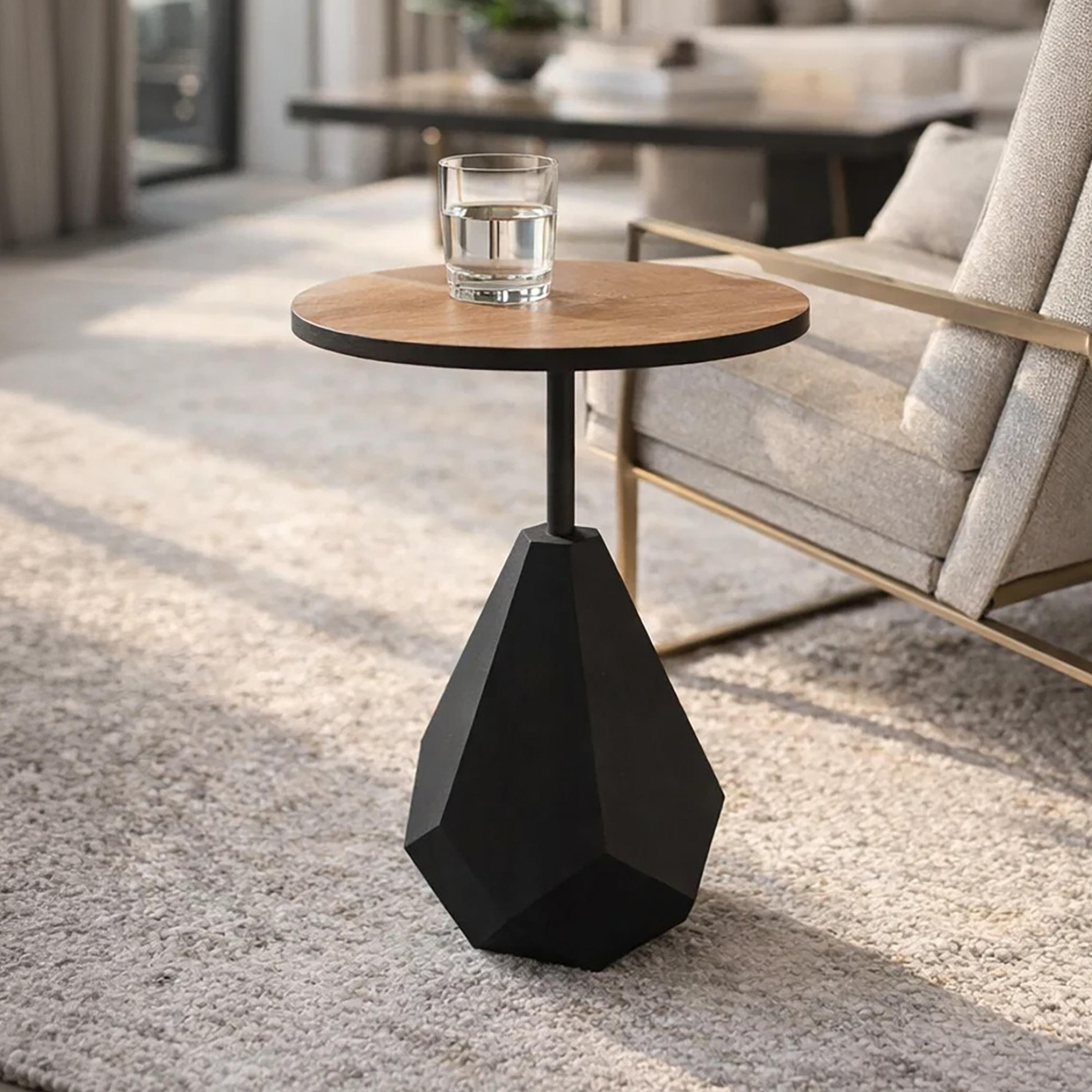 طاولة جانبية خشبية بقاعدة عمودية من ماريا هومز-furniture-livingroom-sideandendtables-image-1