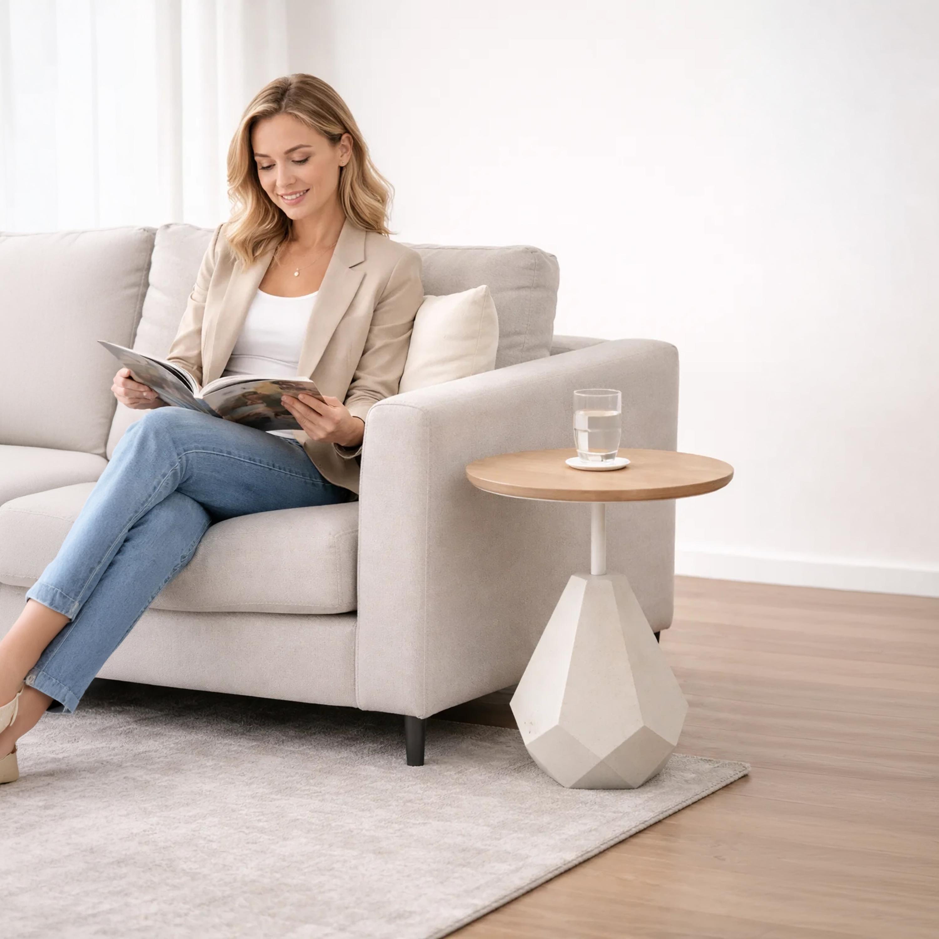 طاولة جانبية خشبية بقاعدة عمودية من ماريا هومز-furniture-livingroom-sideandendtables-image-3