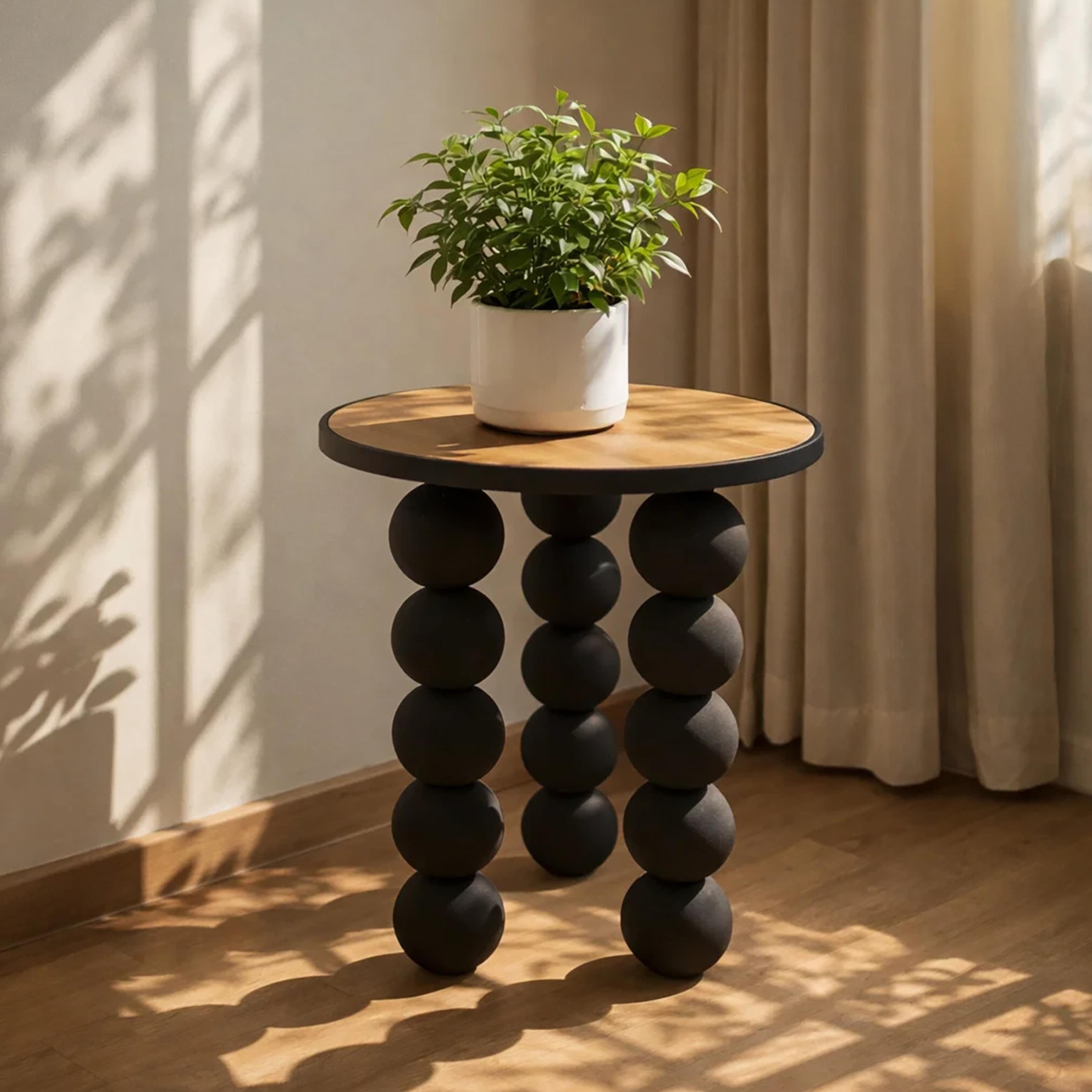 طاولة جانبية بأرجل خشبية من ماريا هومز-furniture-livingroom-sideandendtables-image-1