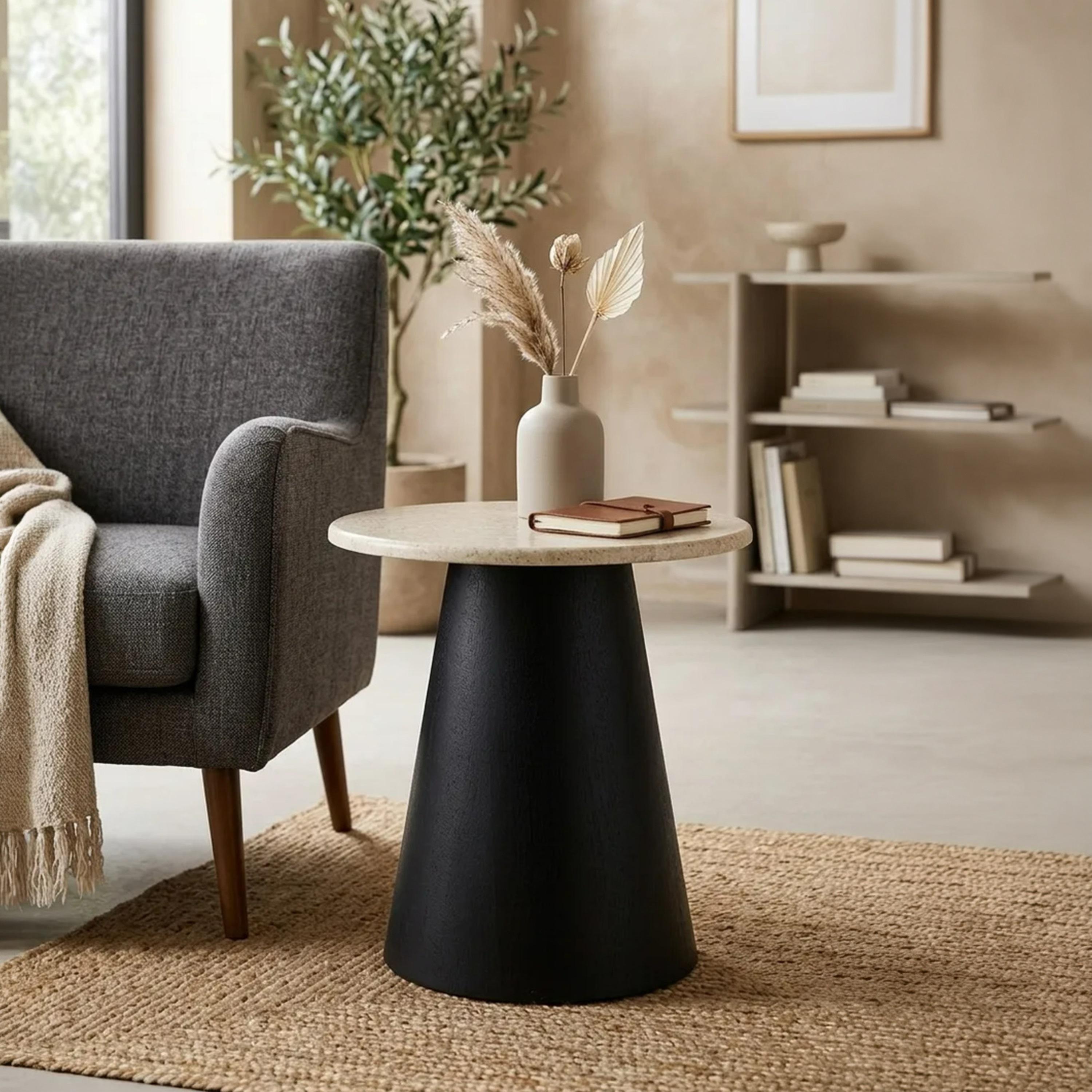 طاولة جانبية رخامية بقاعدة ركيزة من ماريا هومز-furniture-livingroom-sideandendtables-image-3