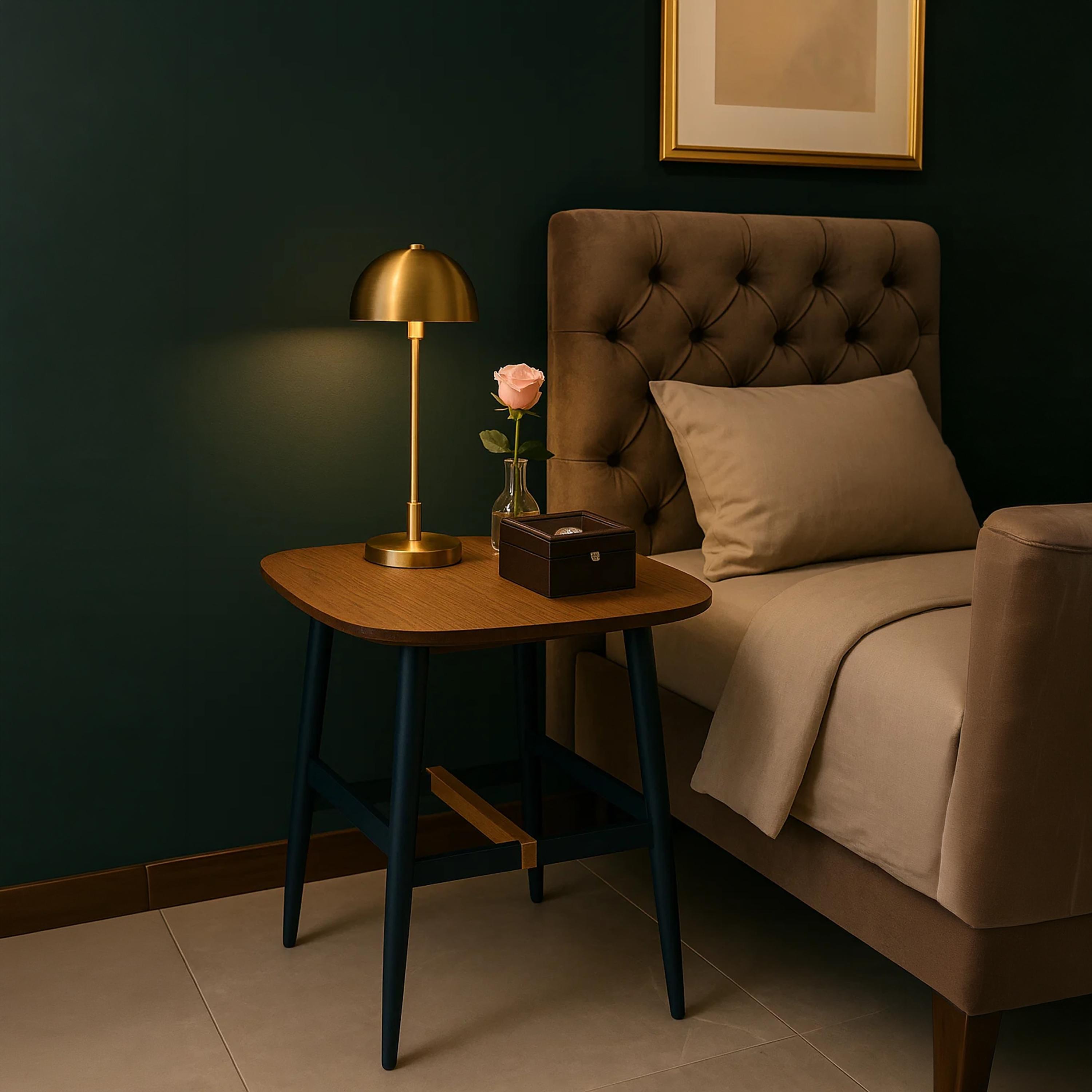 طاولة جانبية بأرجل خشبية مخروطية من ماريا هومز-furniture-livingroom-sideandendtables-image-4