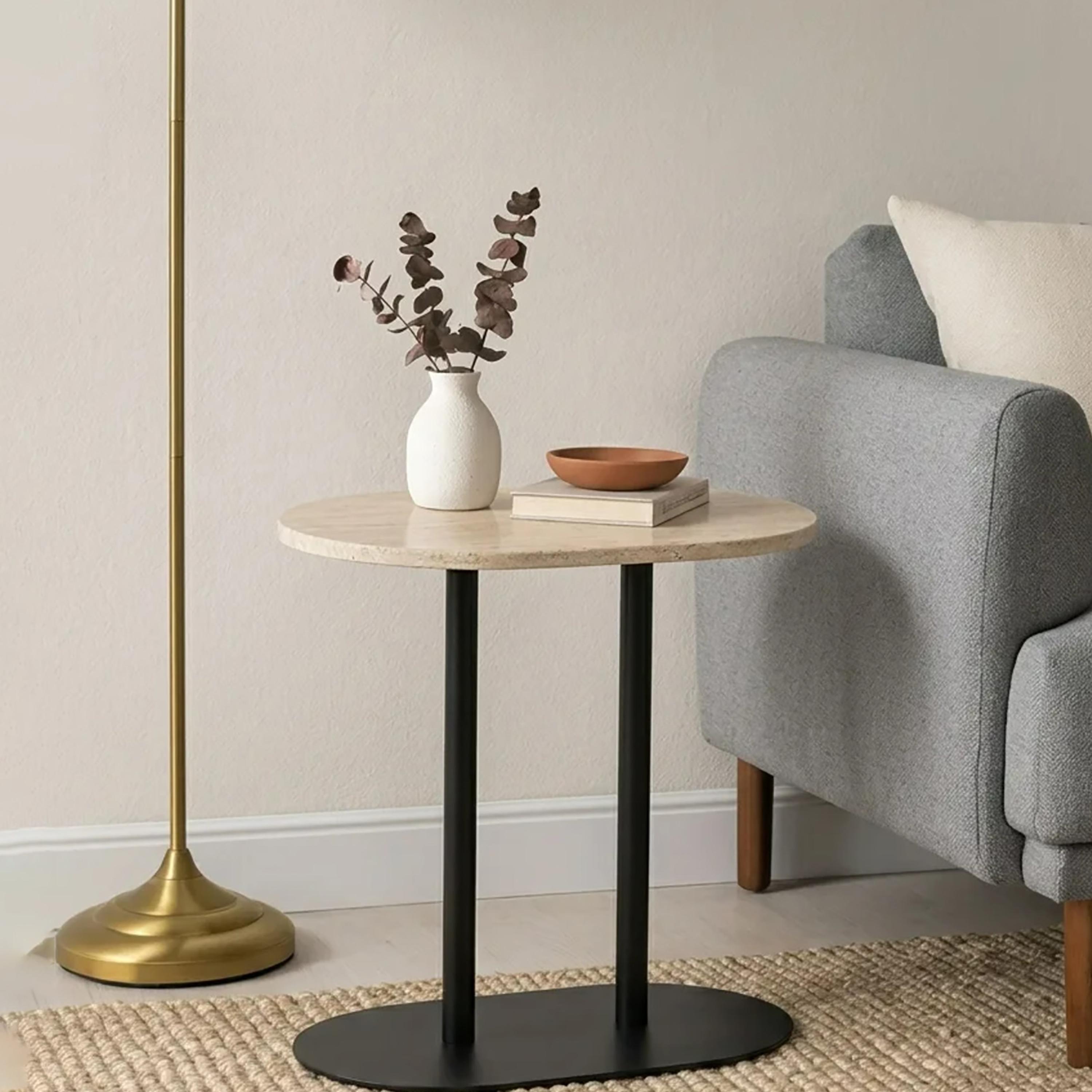 طاولة جانبية رخامية بقاعدة ركيزة من ماريا هومز-furniture-livingroom-sideandendtables-image-2