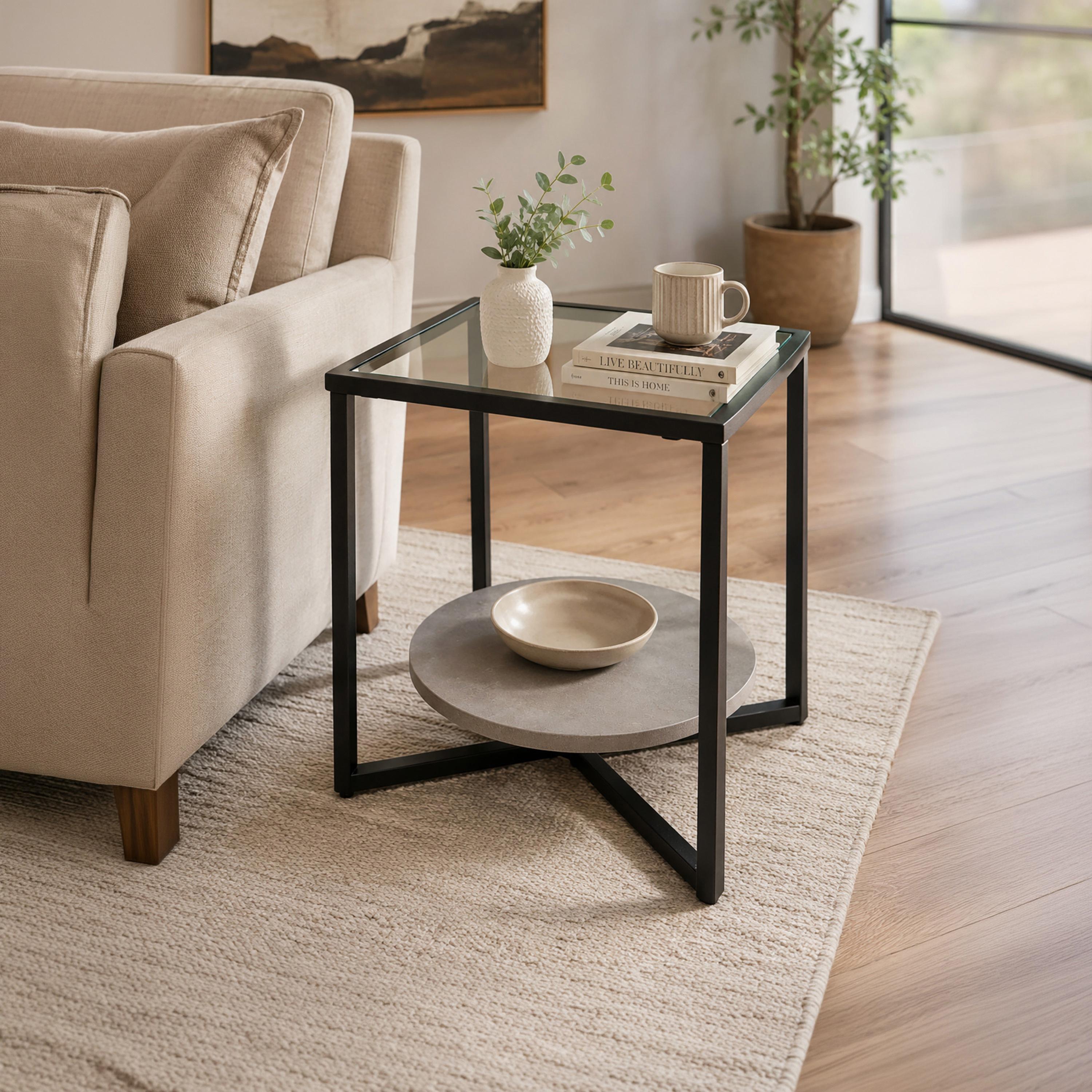 طاولة جانبية زجاجية بقاعدة عمودية من ماريا هومز-furniture-livingroom-sideandendtables-image-1