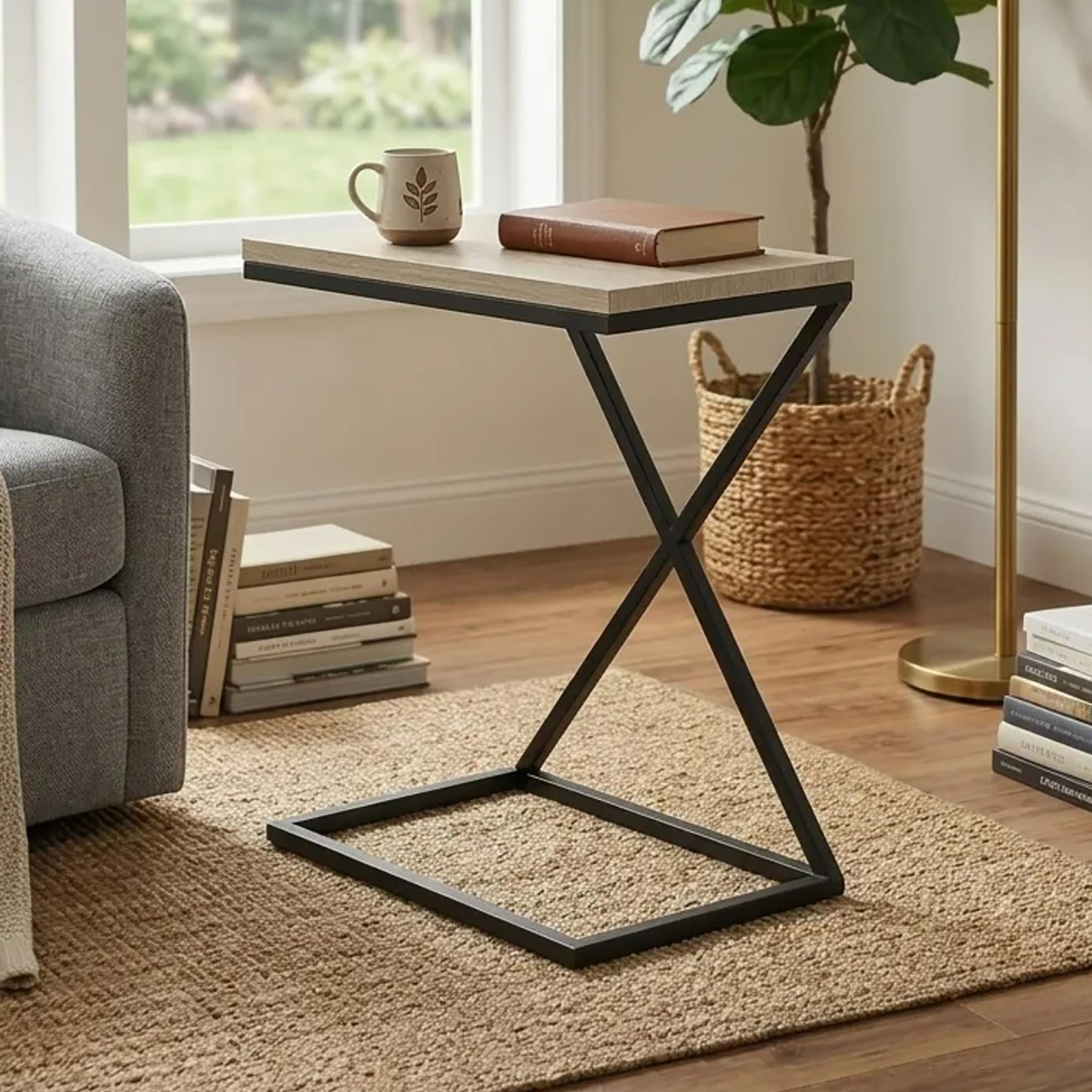 طاولة جانبية خشبية بقاعدة عمودية من ماريا هومز-furniture-livingroom-sideandendtables-image-1