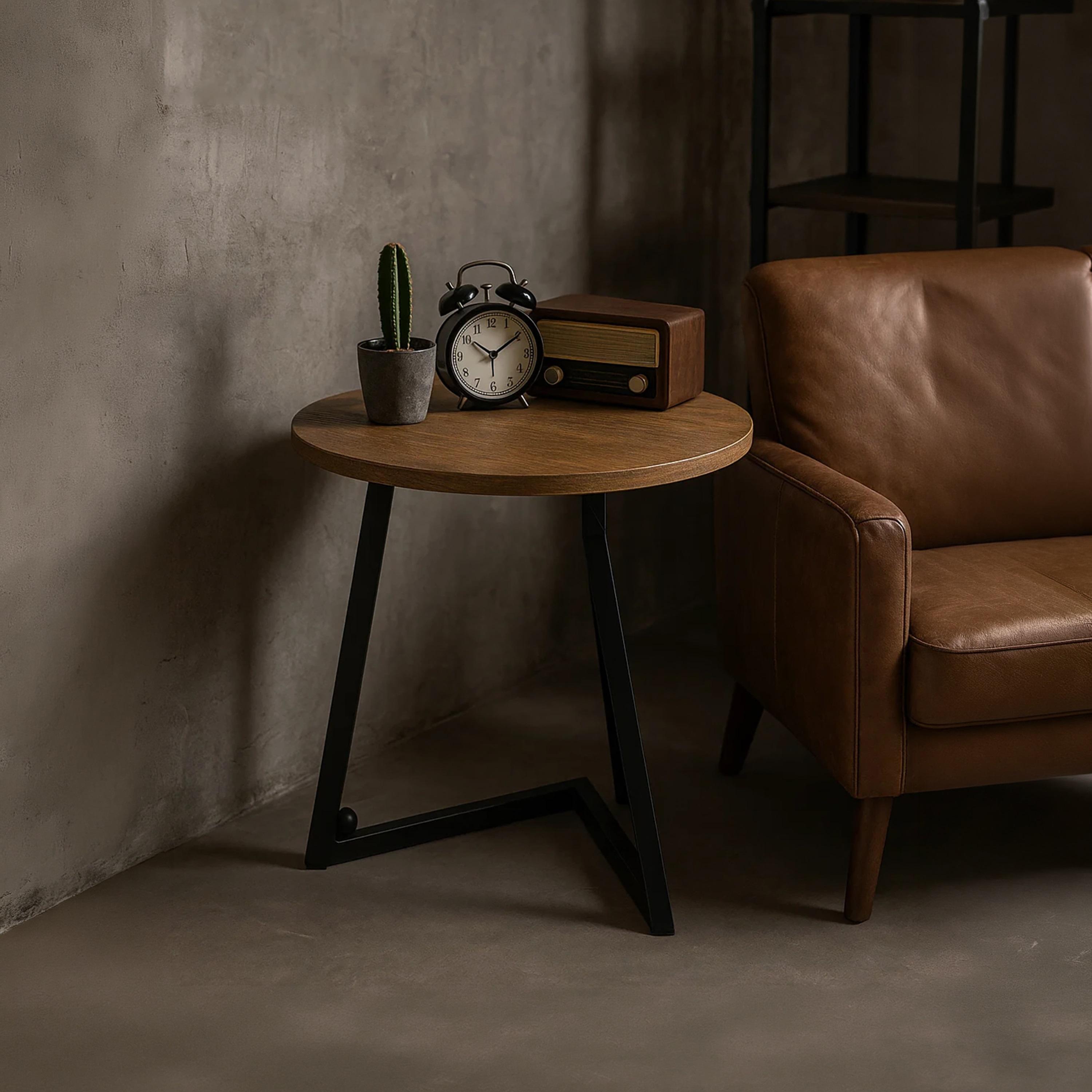 طاولة جانبية خشبية بقاعدة مجسمة من ماريا هومز-furniture-livingroom-sideandendtables-image-2