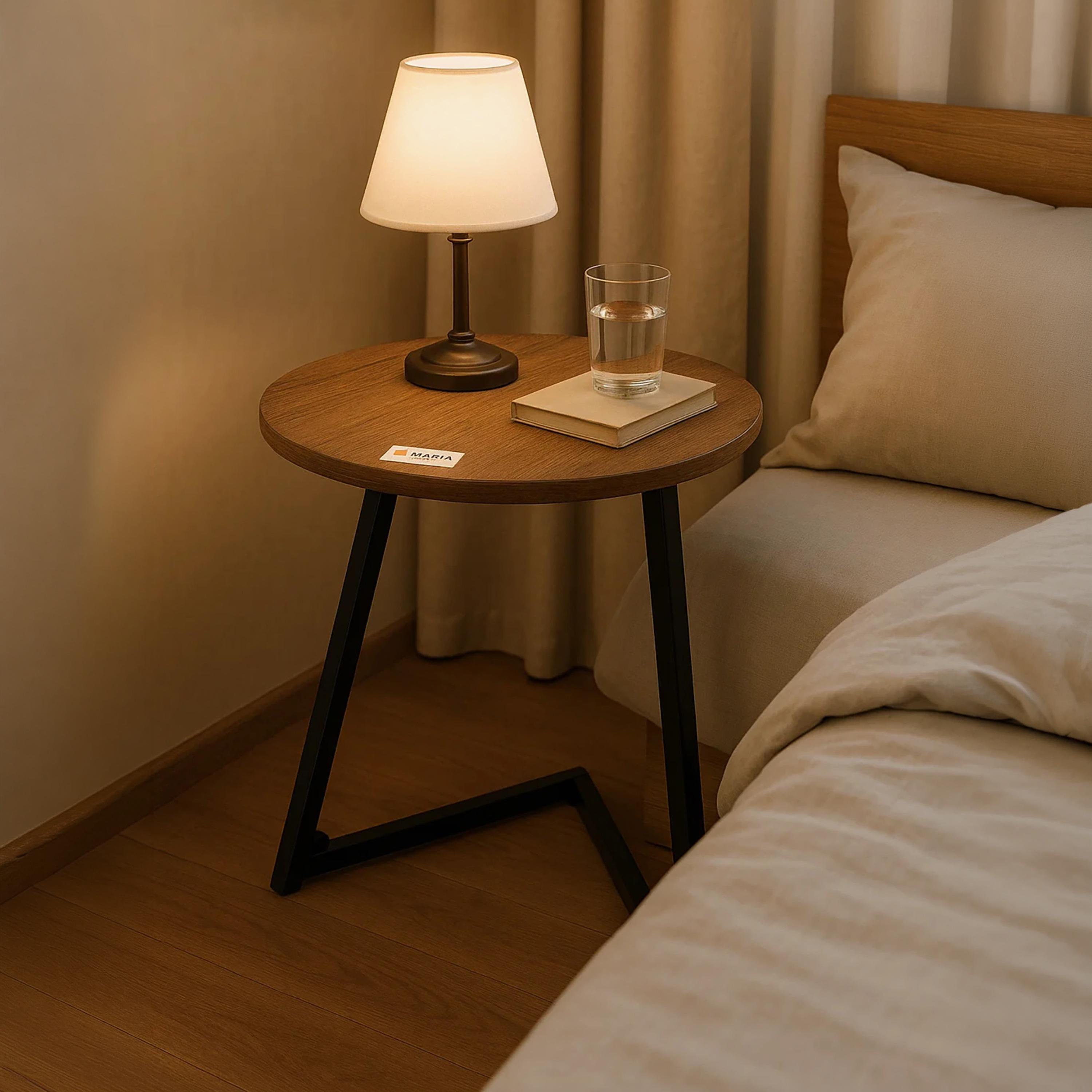 طاولة جانبية خشبية بقاعدة مجسمة من ماريا هومز-furniture-livingroom-sideandendtables-image-3