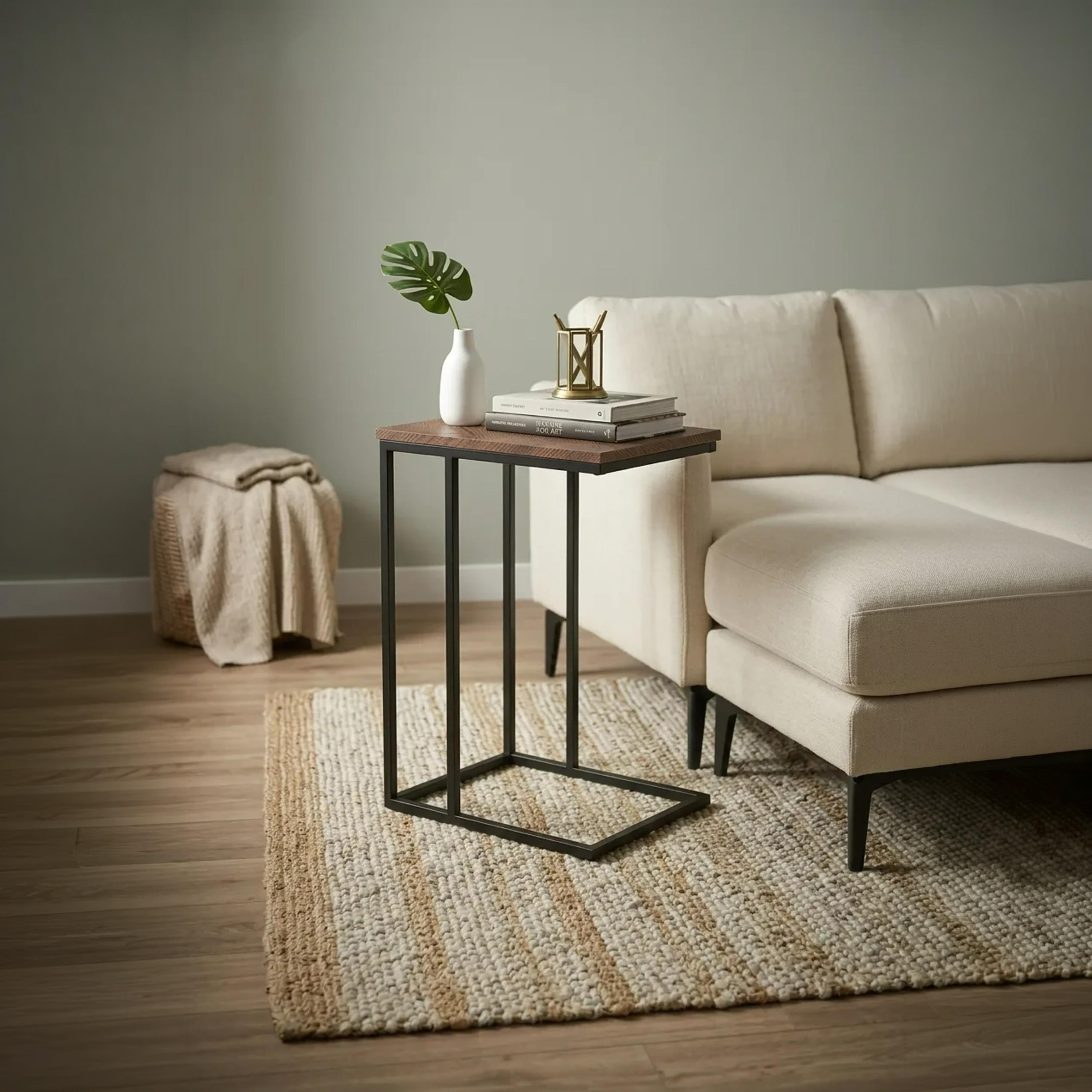 طاولة جانبية بأرجل خشبية من ماريا هومز-furniture-livingroom-sideandendtables-image-2