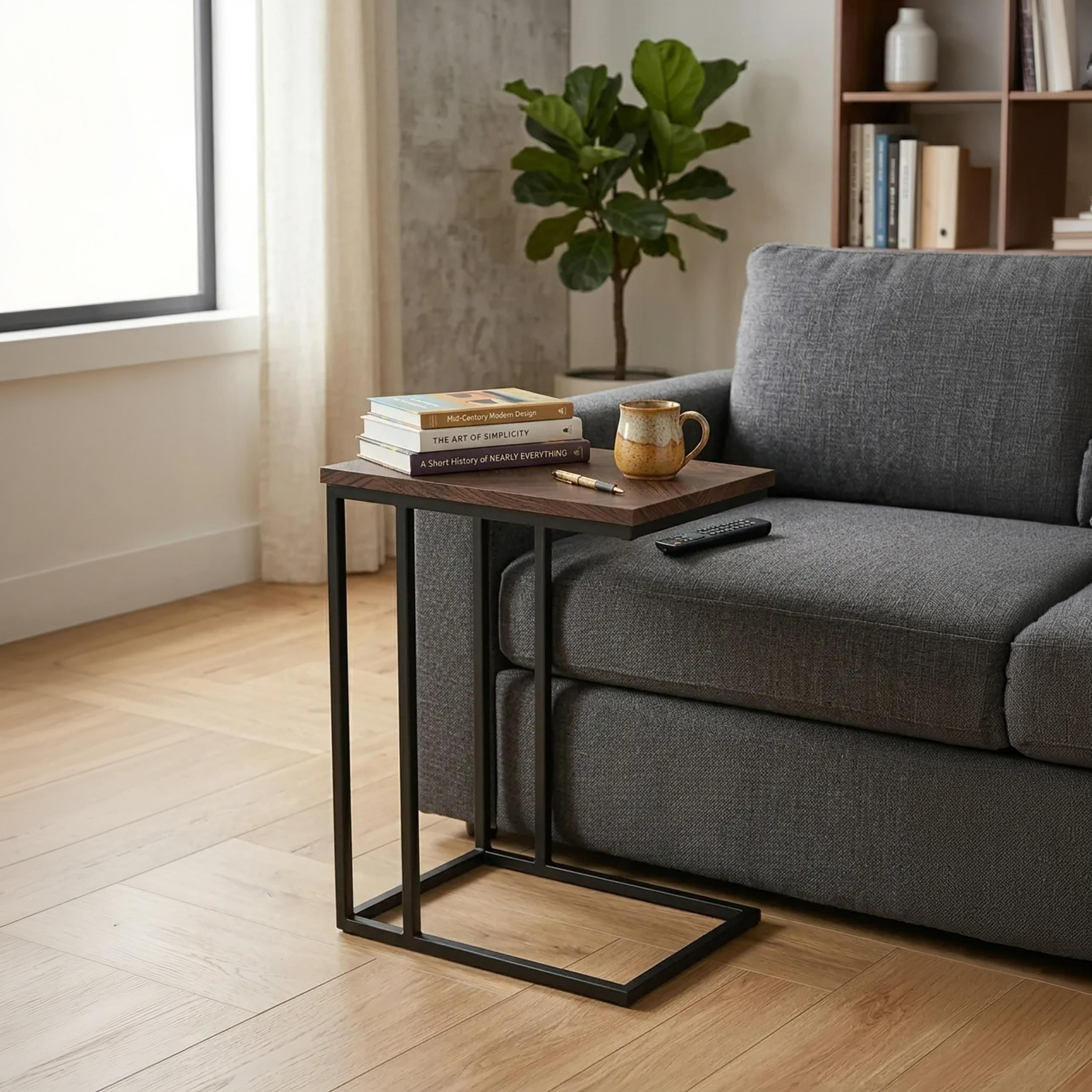 طاولة جانبية بأرجل خشبية من ماريا هومز-furniture-livingroom-sideandendtables-image-3