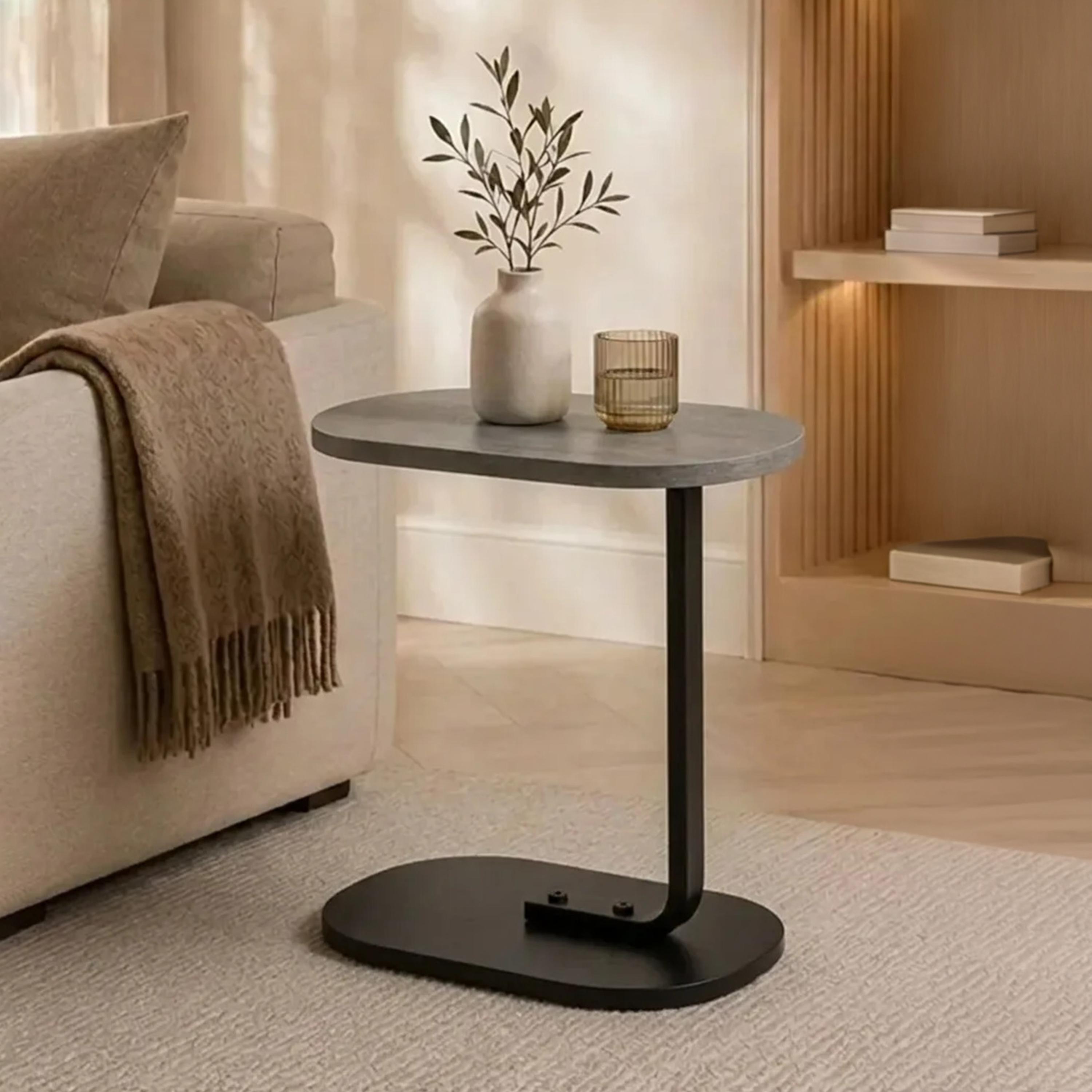طاولة جانبية معدنية بقاعدة عمودية من ماريا هومز-furniture-livingroom-sideandendtables-image-1