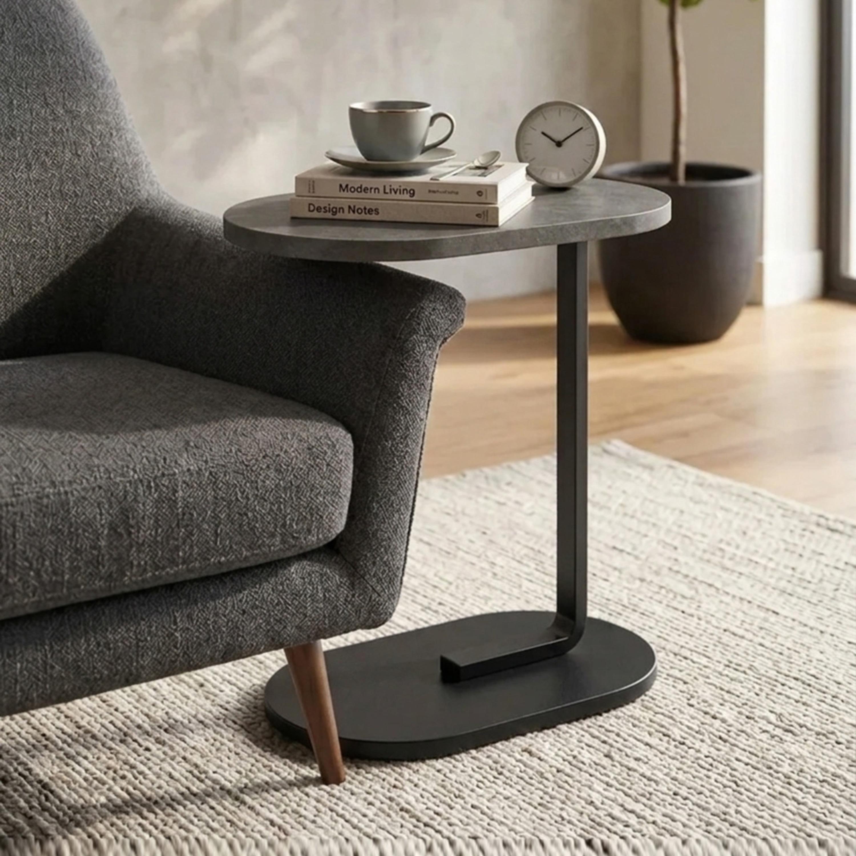طاولة جانبية معدنية بقاعدة عمودية من ماريا هومز-furniture-livingroom-sideandendtables-image-2
