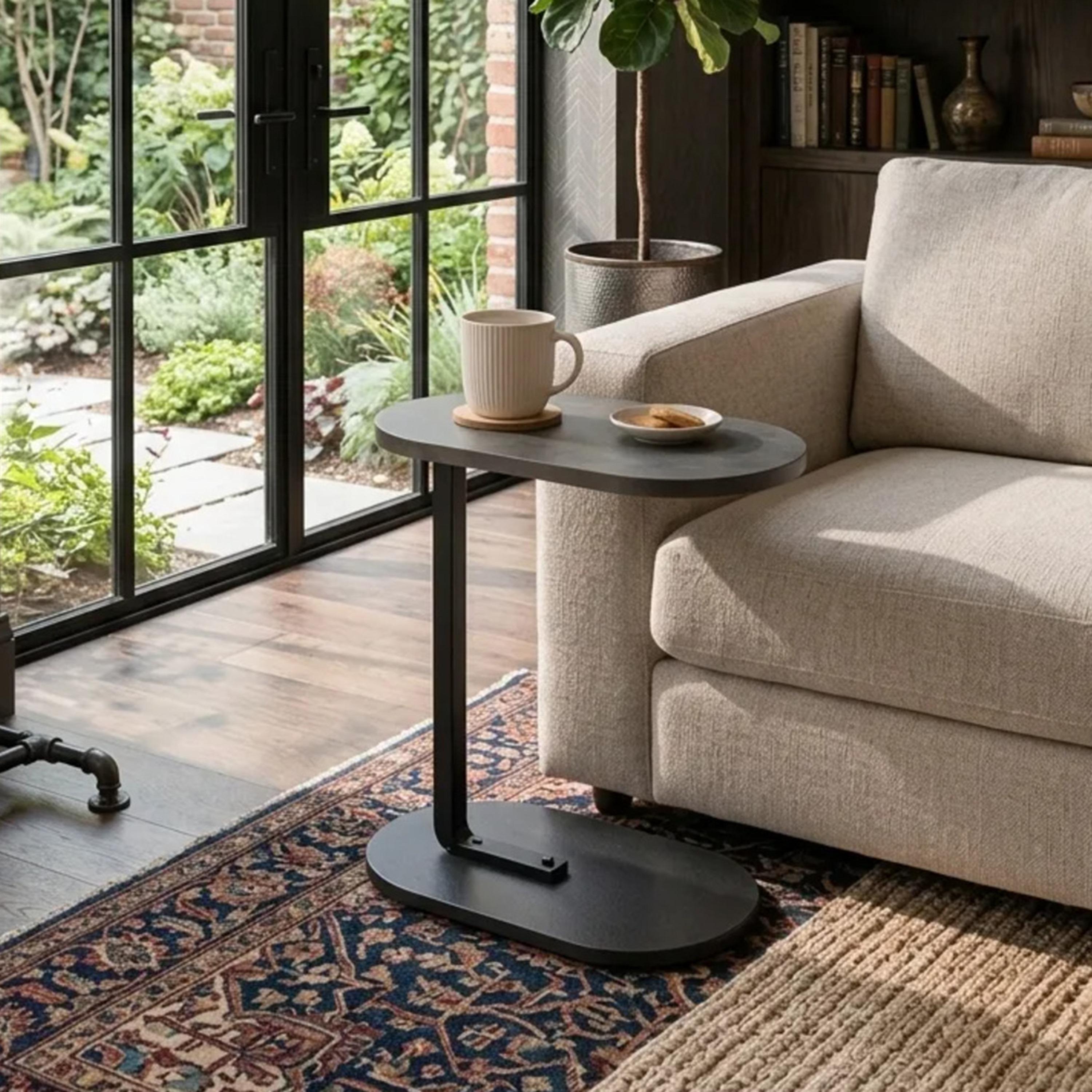 طاولة جانبية معدنية بقاعدة عمودية من ماريا هومز-furniture-livingroom-sideandendtables-image-5