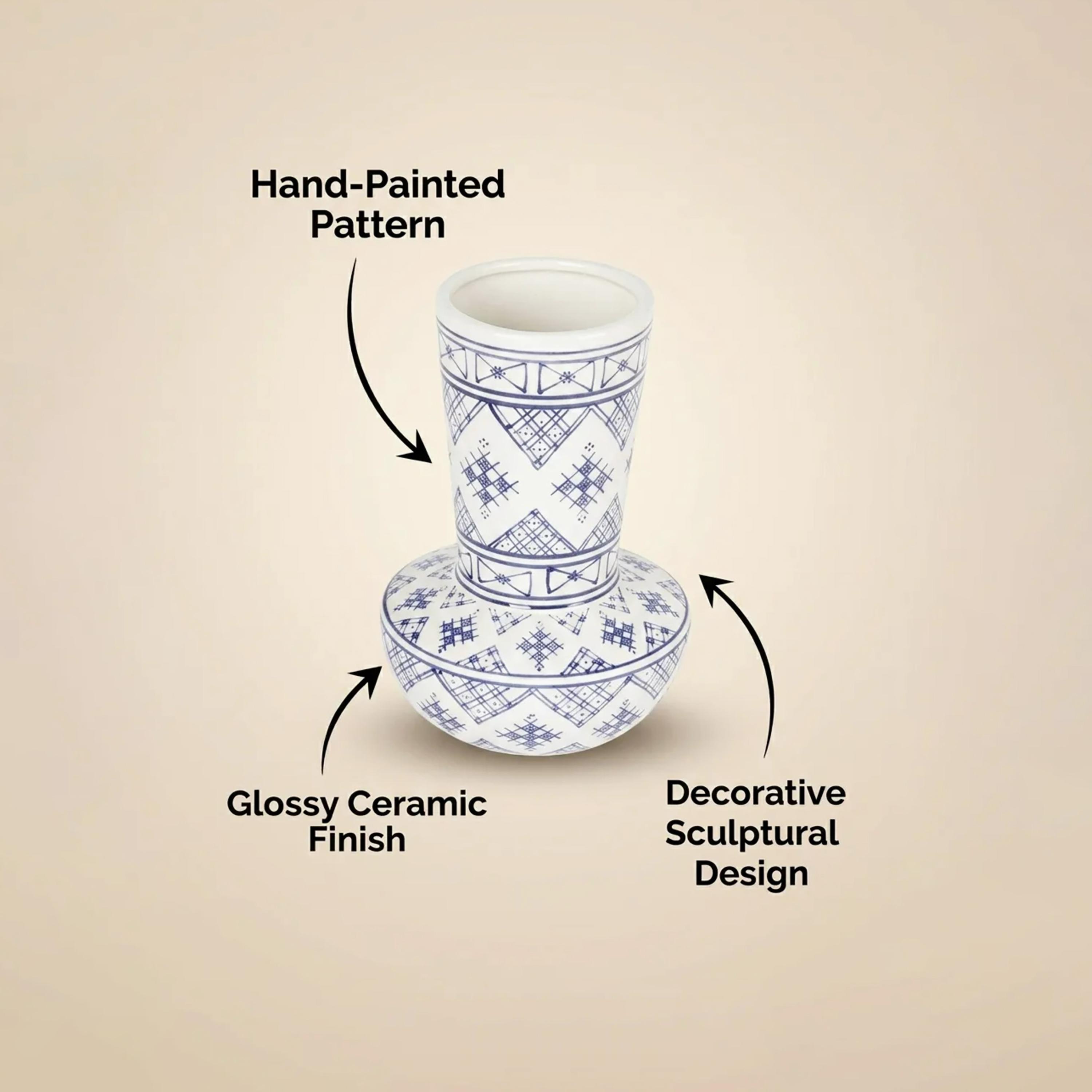 مزهرية سيراميك بتصميم عصري بنقشات زرقاء وبيضاء وقاعدة مستديرة من ماريا هومز-household-decor-vasesandbowls-image-4