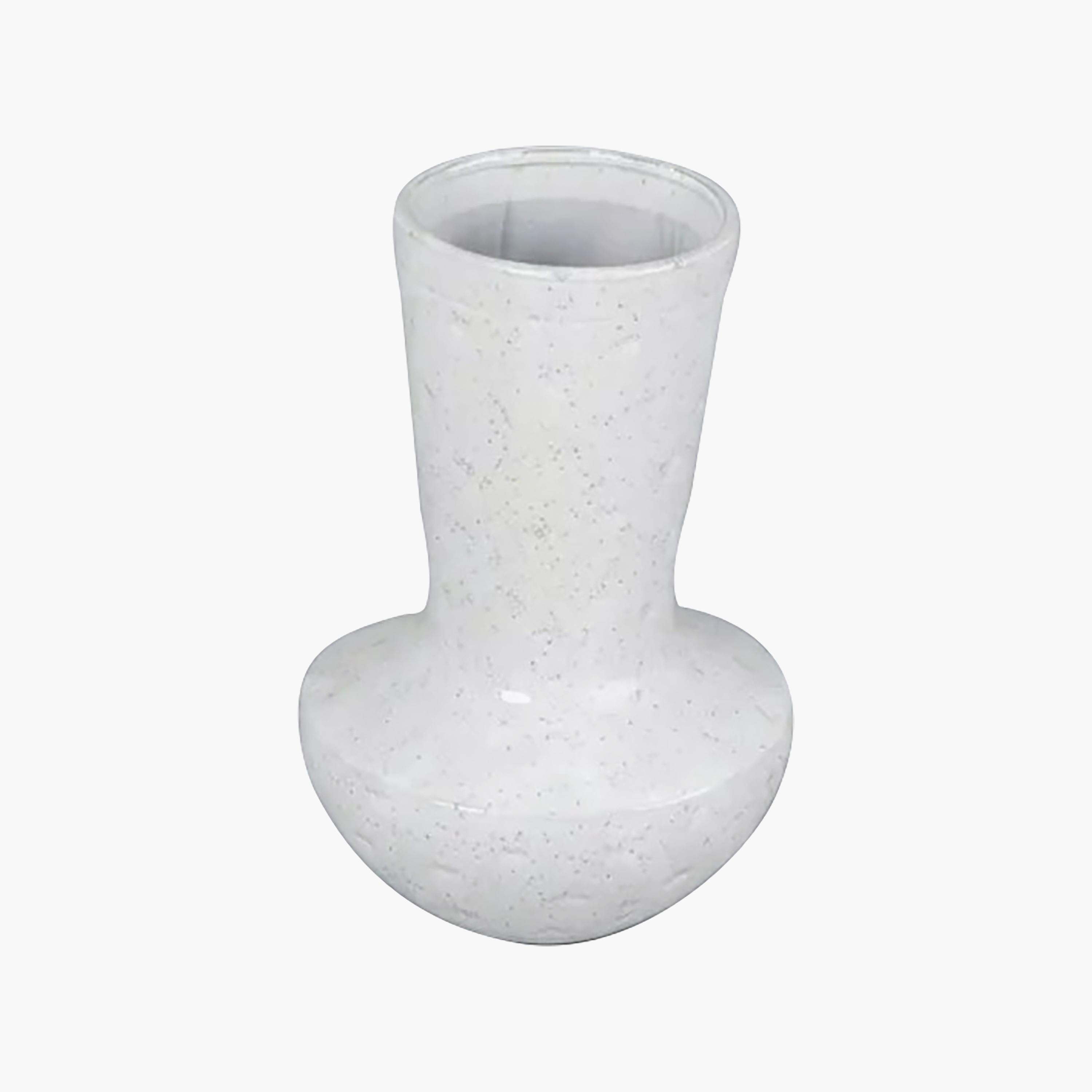 مزهرية سيراميك بملمس مميز بلون أبيض برقبة طويلة وقاعدة مستديرة من ماريا هومز-household-decor-vasesandbowls-image-5