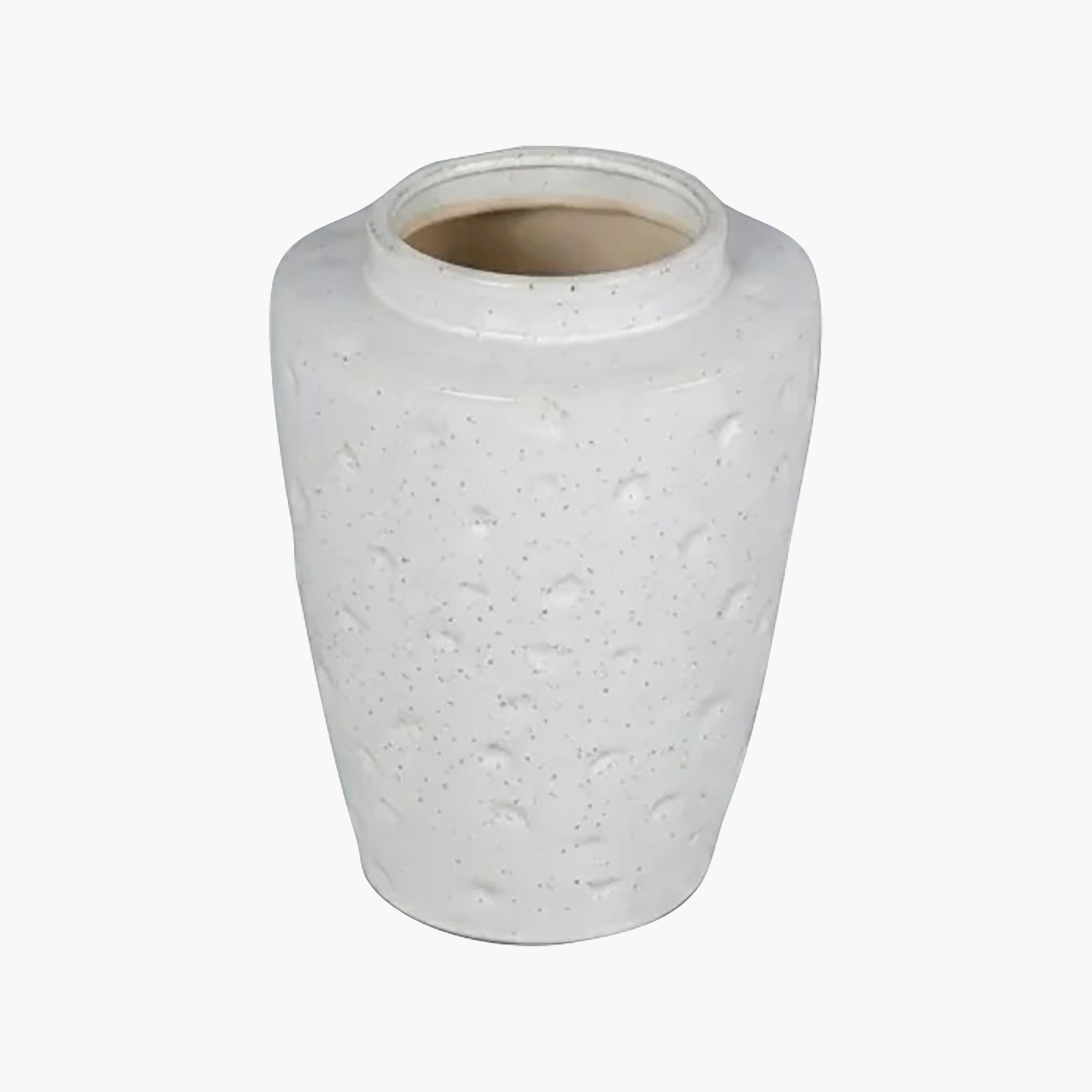مزهرية سيراميك بيضاء بملمس بارز وتصميم متدرج وفتحة واسعة من ماريا هومز-household-decor-vasesandbowls-image-5