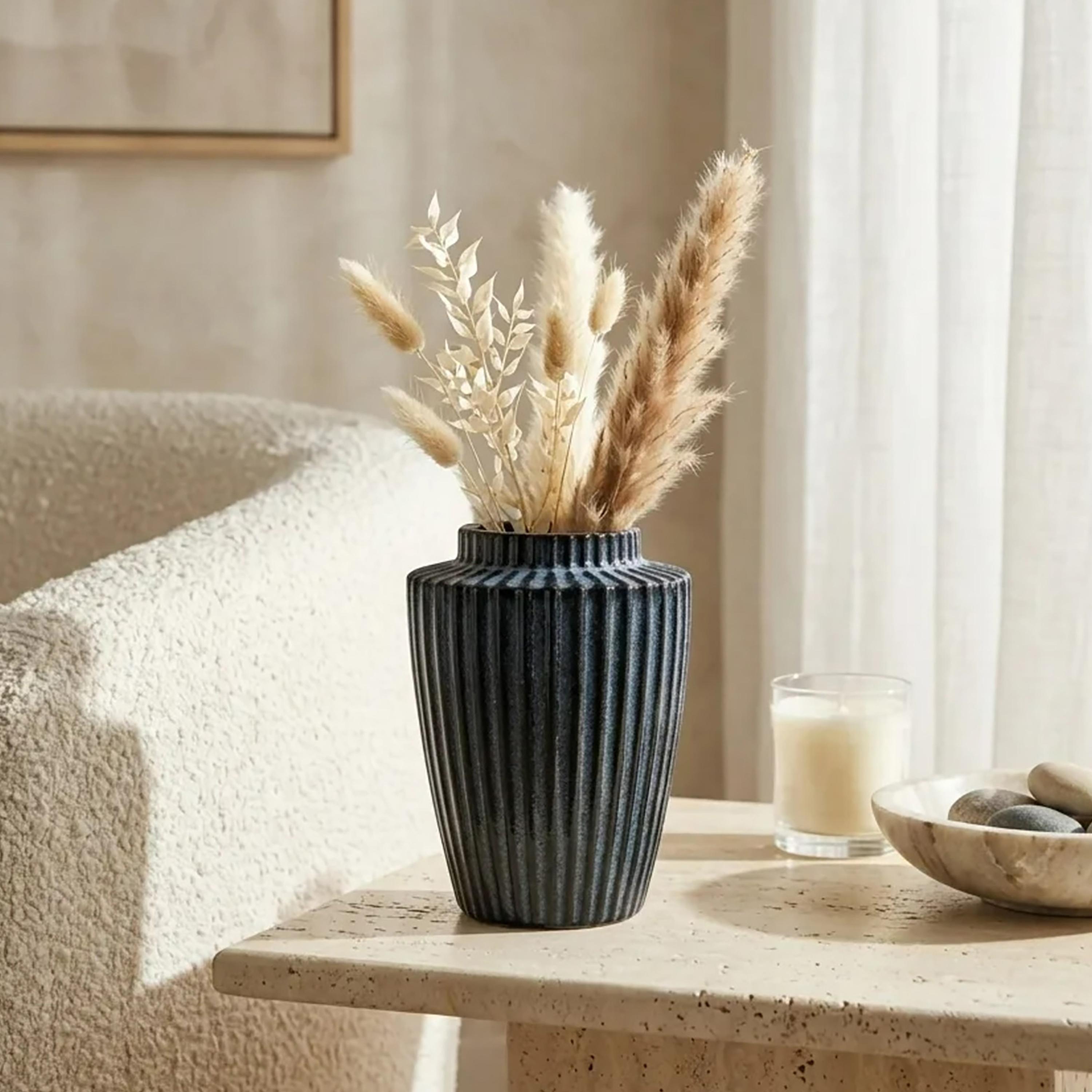 مزهرية سيراميك مستدقة زرقاء بفتحة عريضة من ماريا هومز بتصميم عصري-household-decor-vasesandbowls-image-1