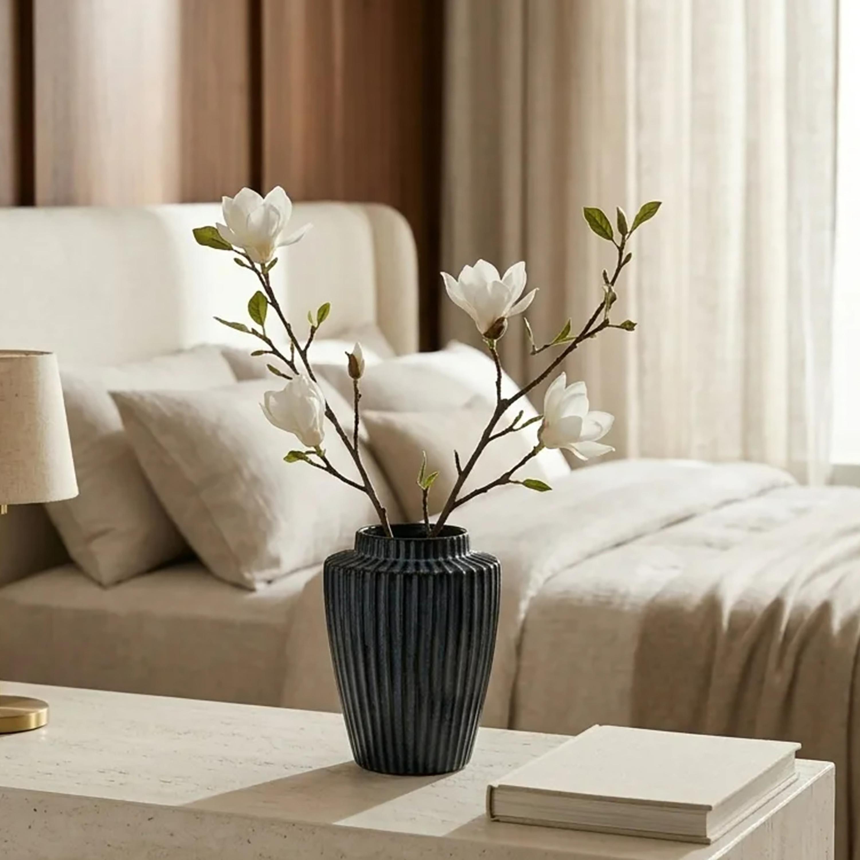 مزهرية سيراميك مستدقة زرقاء بفتحة عريضة من ماريا هومز بتصميم عصري-household-decor-vasesandbowls-image-3