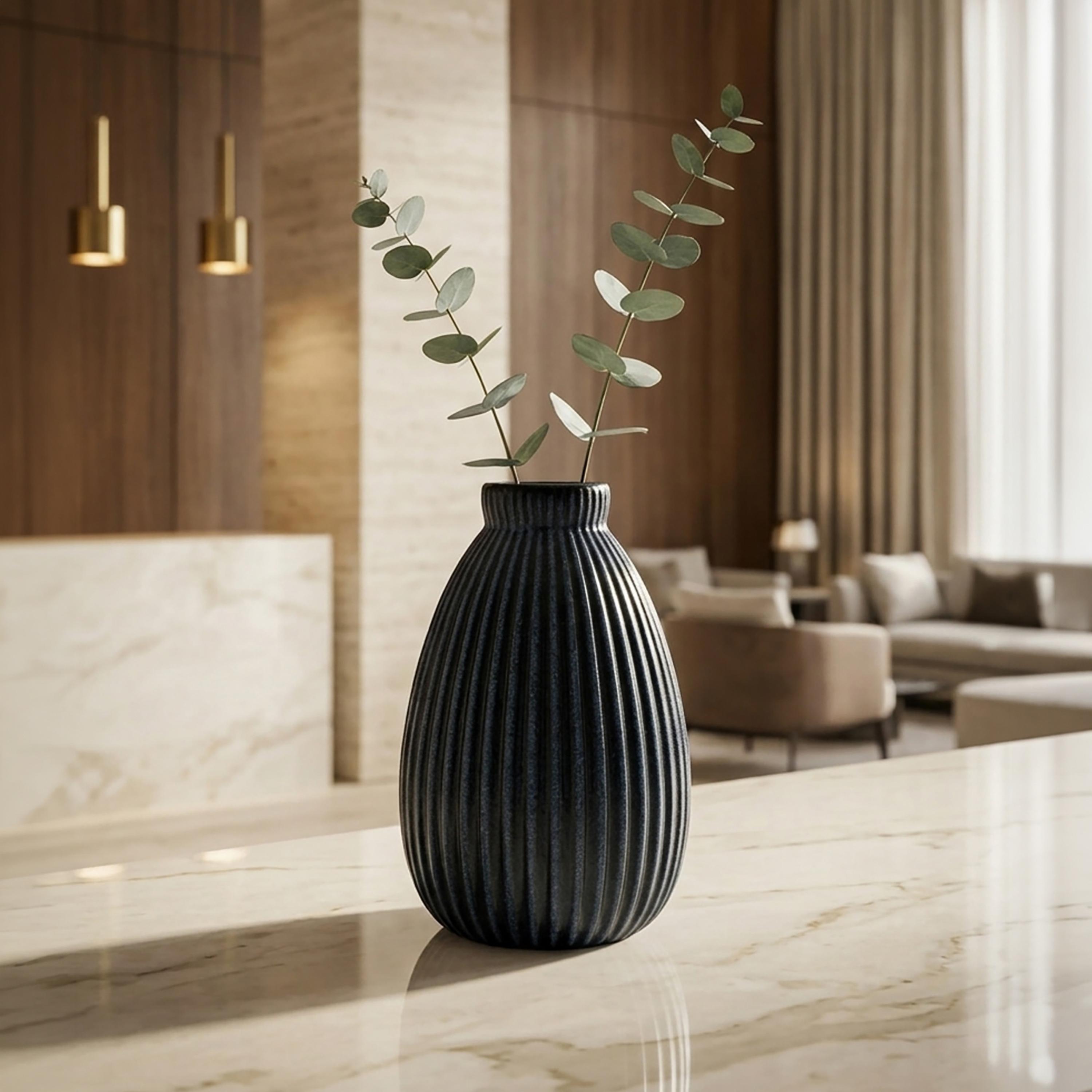 مزهرية سيراميك بشكل قطرة الدمعة بلون أزرق عصري وفتحة ضيقة من ماريا هومز-household-decor-vasesandbowls-image-3