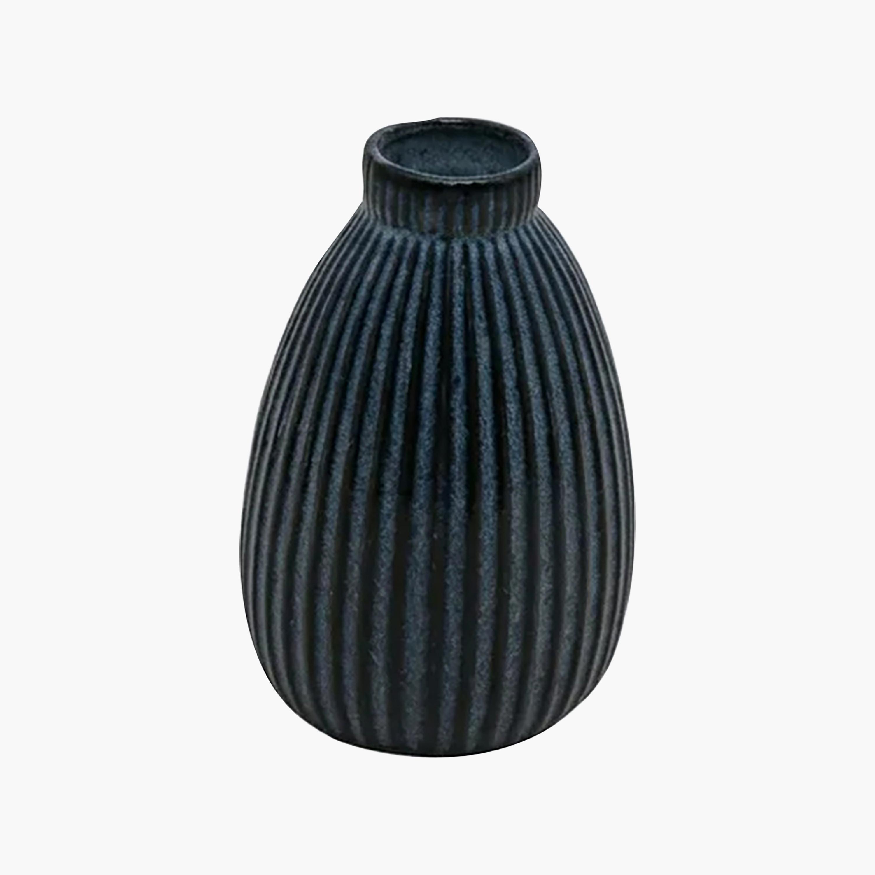 مزهرية سيراميك بشكل قطرة الدمعة بلون أزرق عصري وفتحة ضيقة من ماريا هومز-household-decor-vasesandbowls-image-5