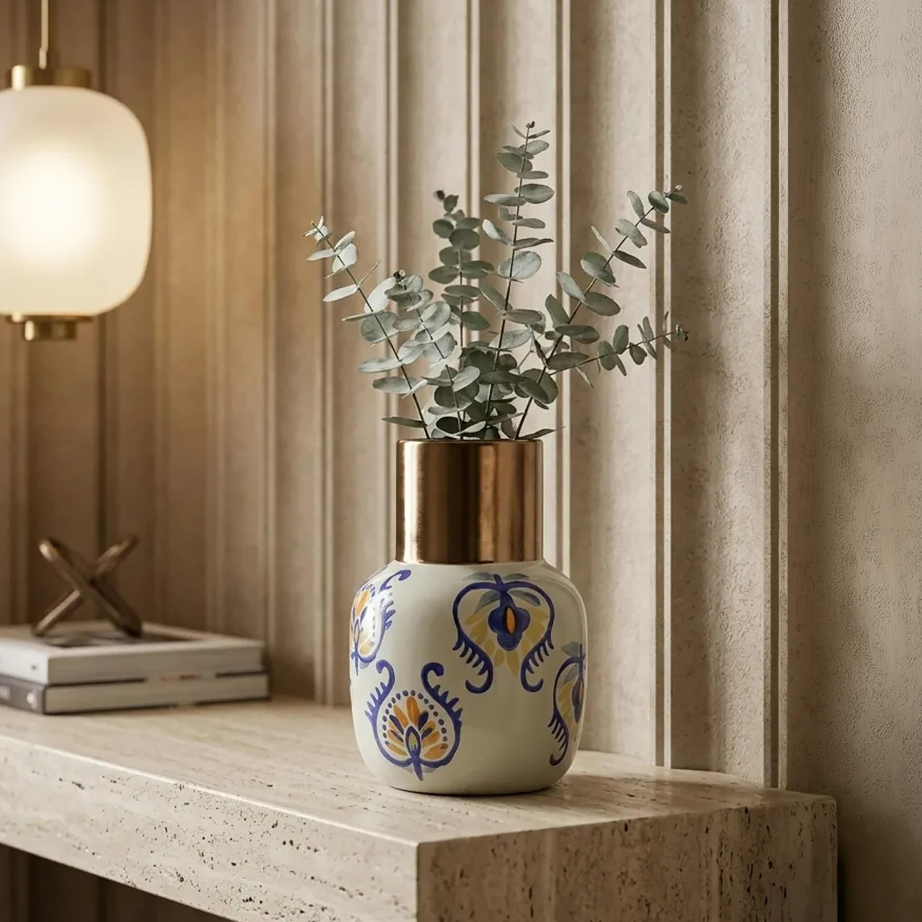 مزهرية سيراميك بجسم دائري ورقبة معدنية بزخارف زهور ألوان من ماريا هومز-household-decor-vasesandbowls-image-1
