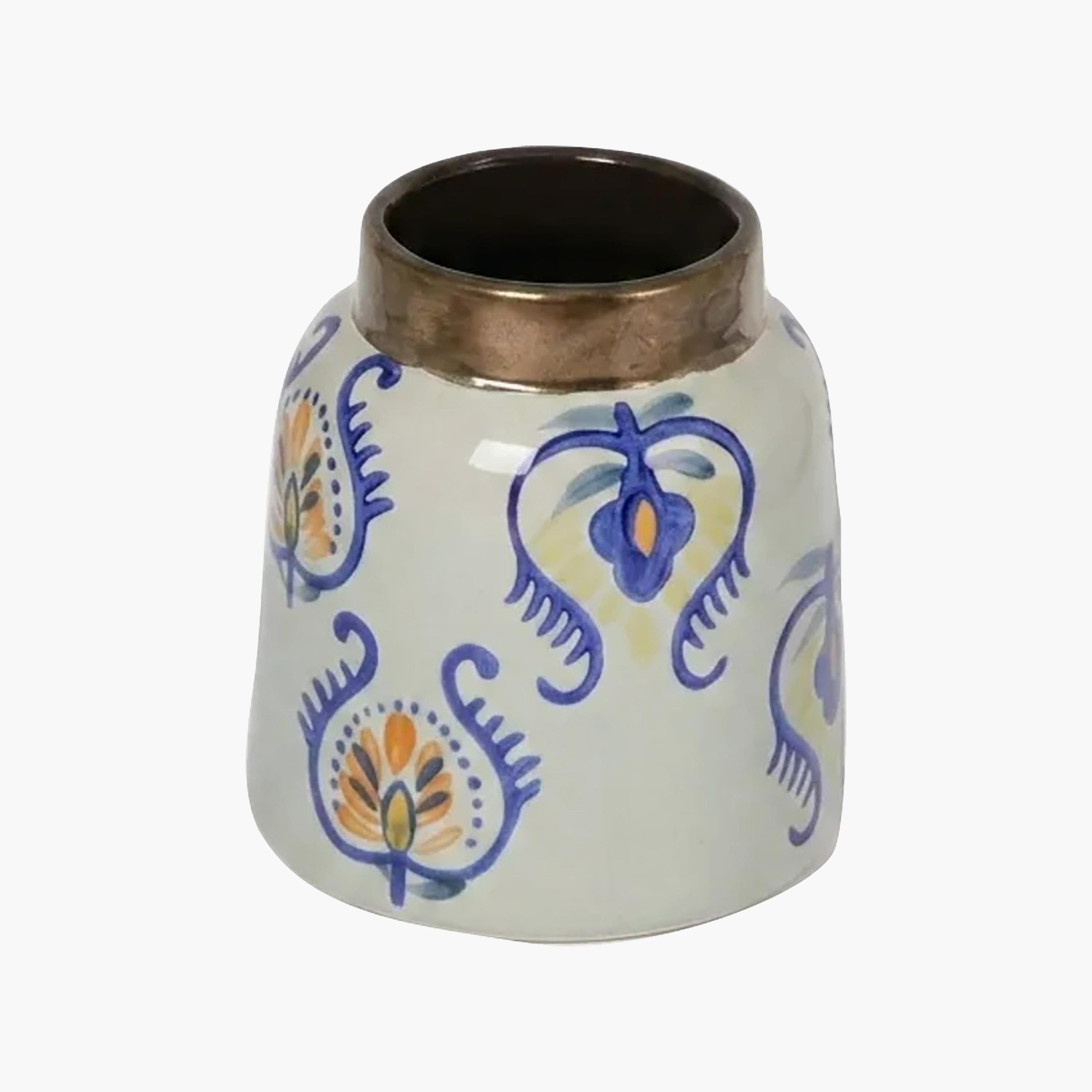 مزهرية سيراميك بزخارف زهور ملونة وحافة معدنية عريضة من ماريا هومز-household-decor-vasesandbowls-image-5
