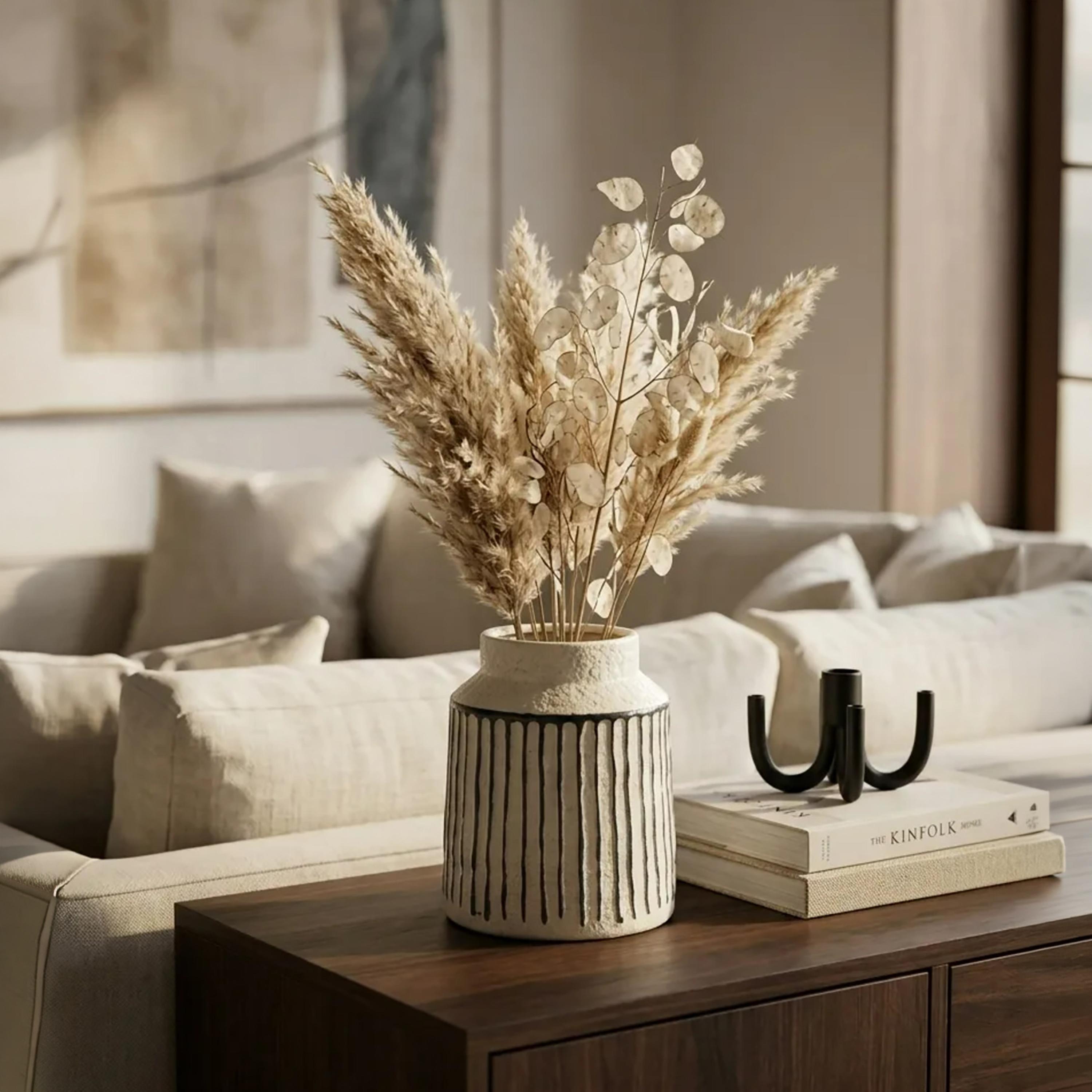 مزهرية سيراميك مخططة باللونين الكريمي والأسود بفتحة واسعة من ماريا هومز-household-decor-vasesandbowls-image-1