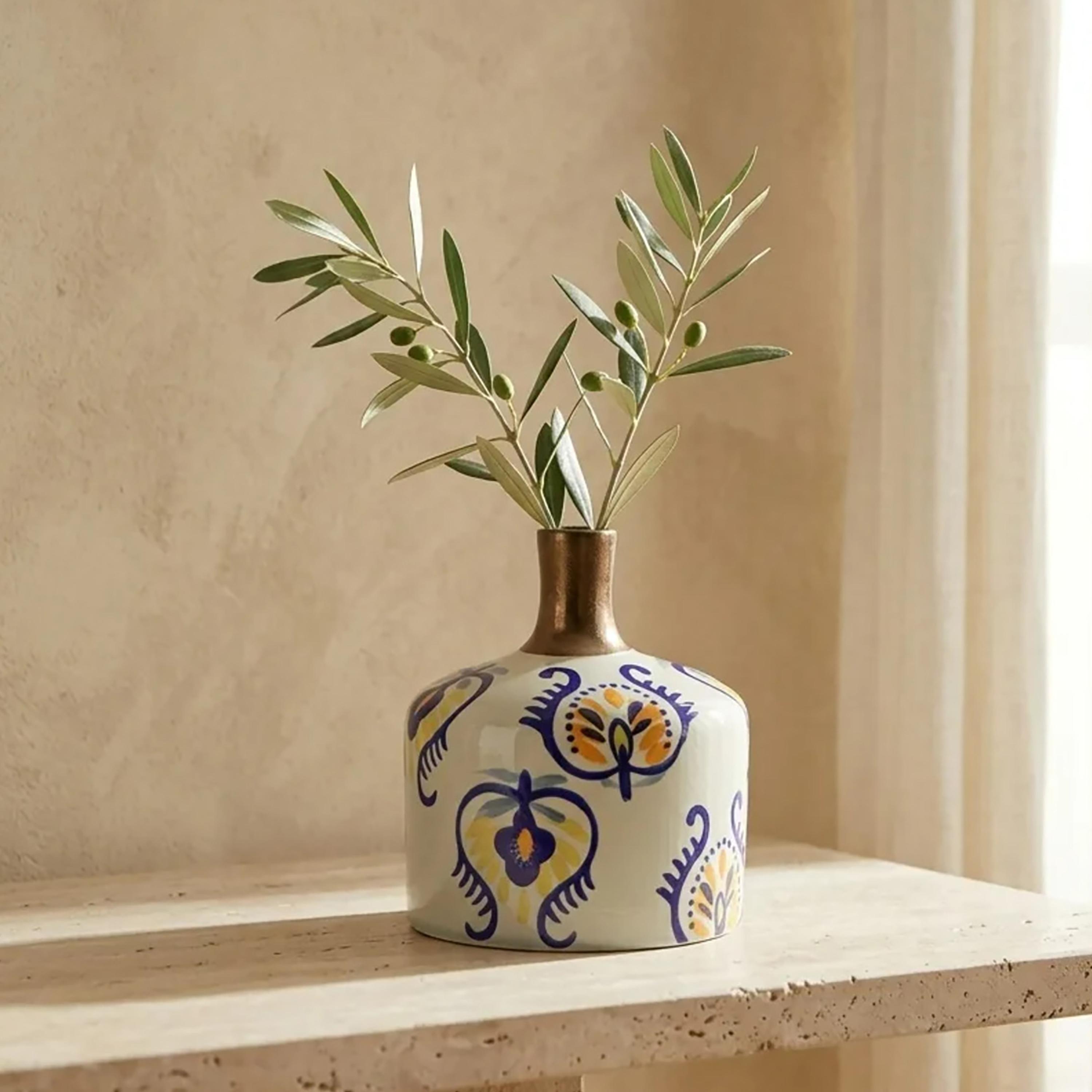 مزهرية زهور بألوان متعددة بتصميم عصري وعنق معدني نحيل من ماريا هومز-household-decor-vasesandbowls-image-1