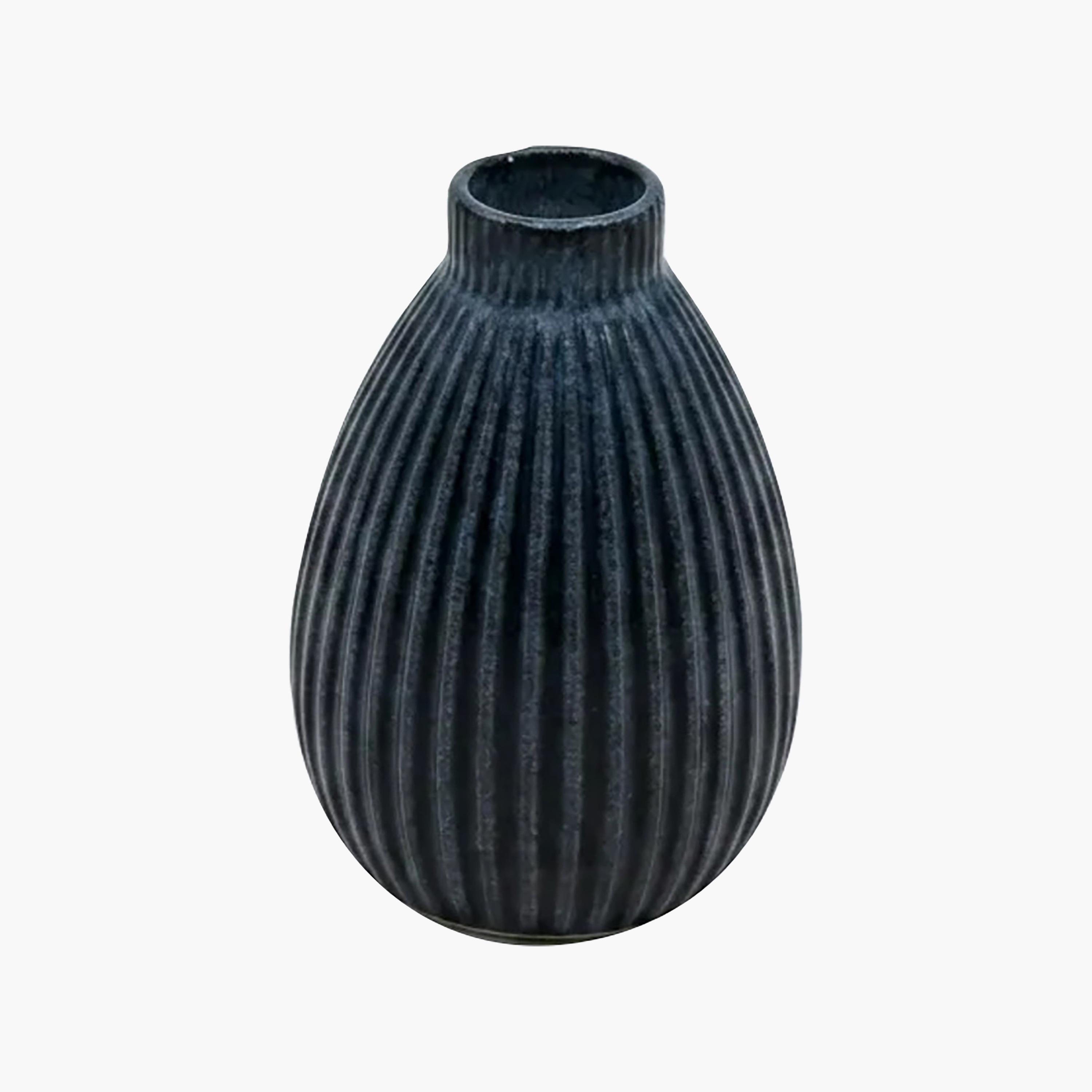 مزهرية سيراميك بشكل قطرة الدمعة بلون أزرق عصري وفتحة ضيقة من ماريا هومز-household-decor-vasesandbowls-image-5