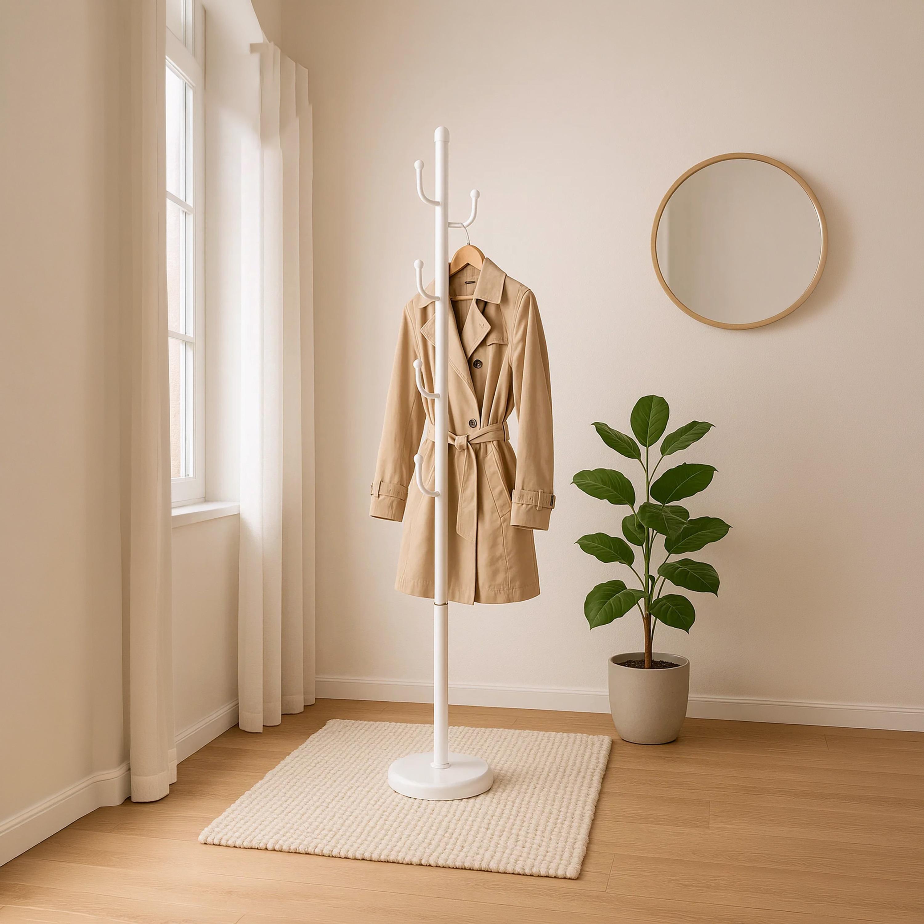 شماعة معاطف من المعدن بتصميم عصري وخطافات مستديرة على شكل حرف U من ماريا هومز-household-storage-storagesolutions-tallhangers-image-2