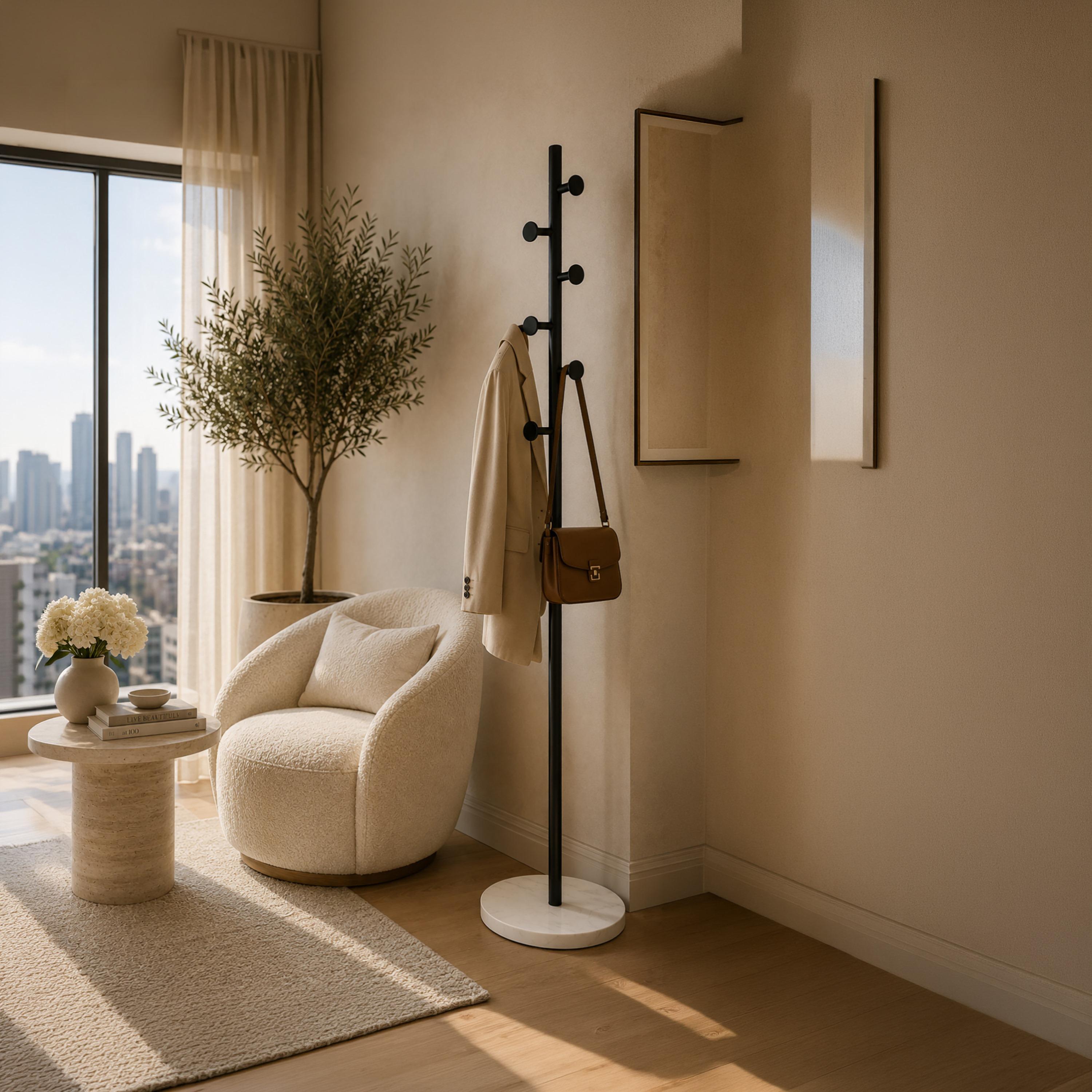 علاقة معاطف عصرية بخطافات دائرية وقاعدة رخامية من ماريا هومز-household-storage-storagesolutions-tallhangers-image-4