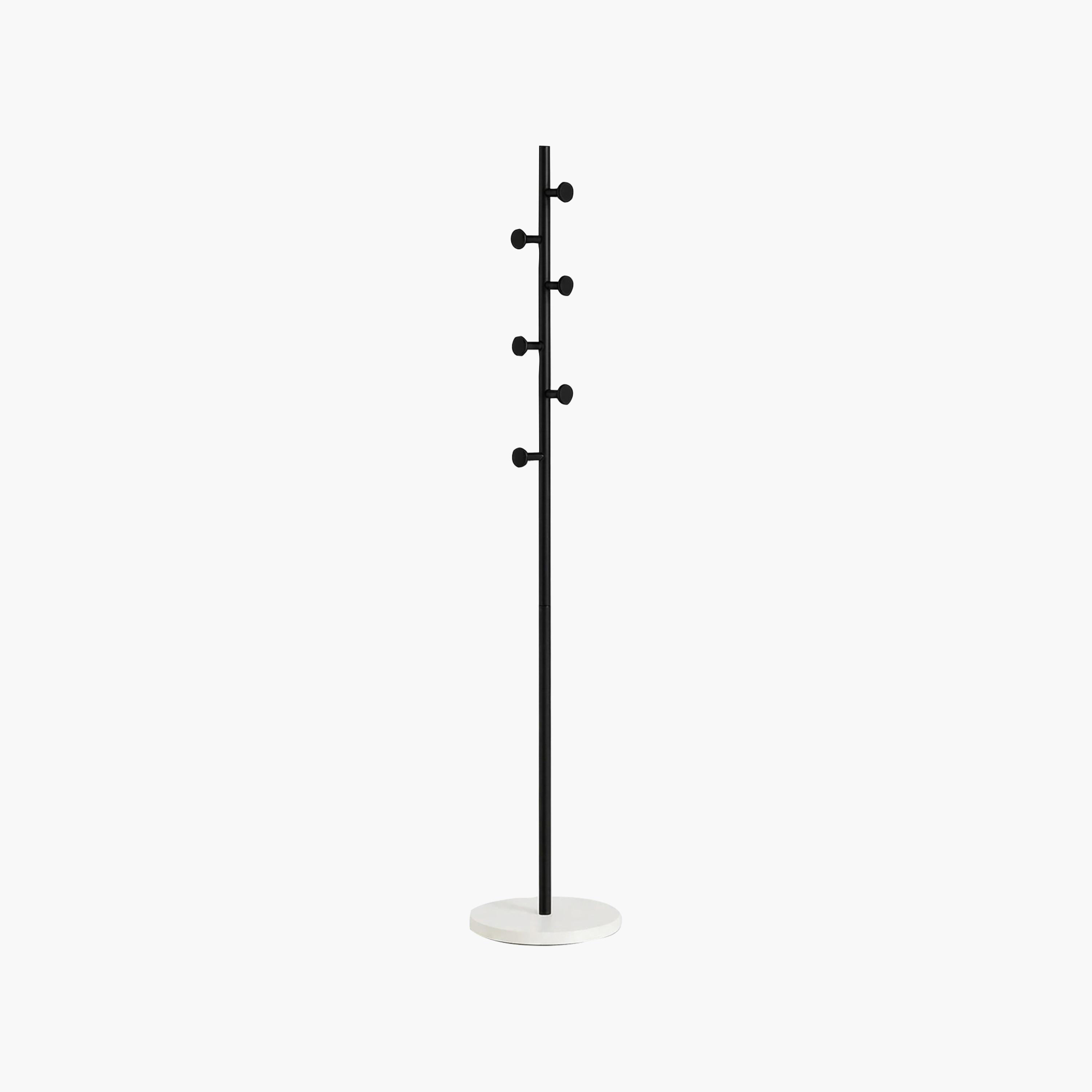علاقة معاطف عصرية بخطافات دائرية وقاعدة رخامية من ماريا هومز-household-storage-storagesolutions-tallhangers-image-6