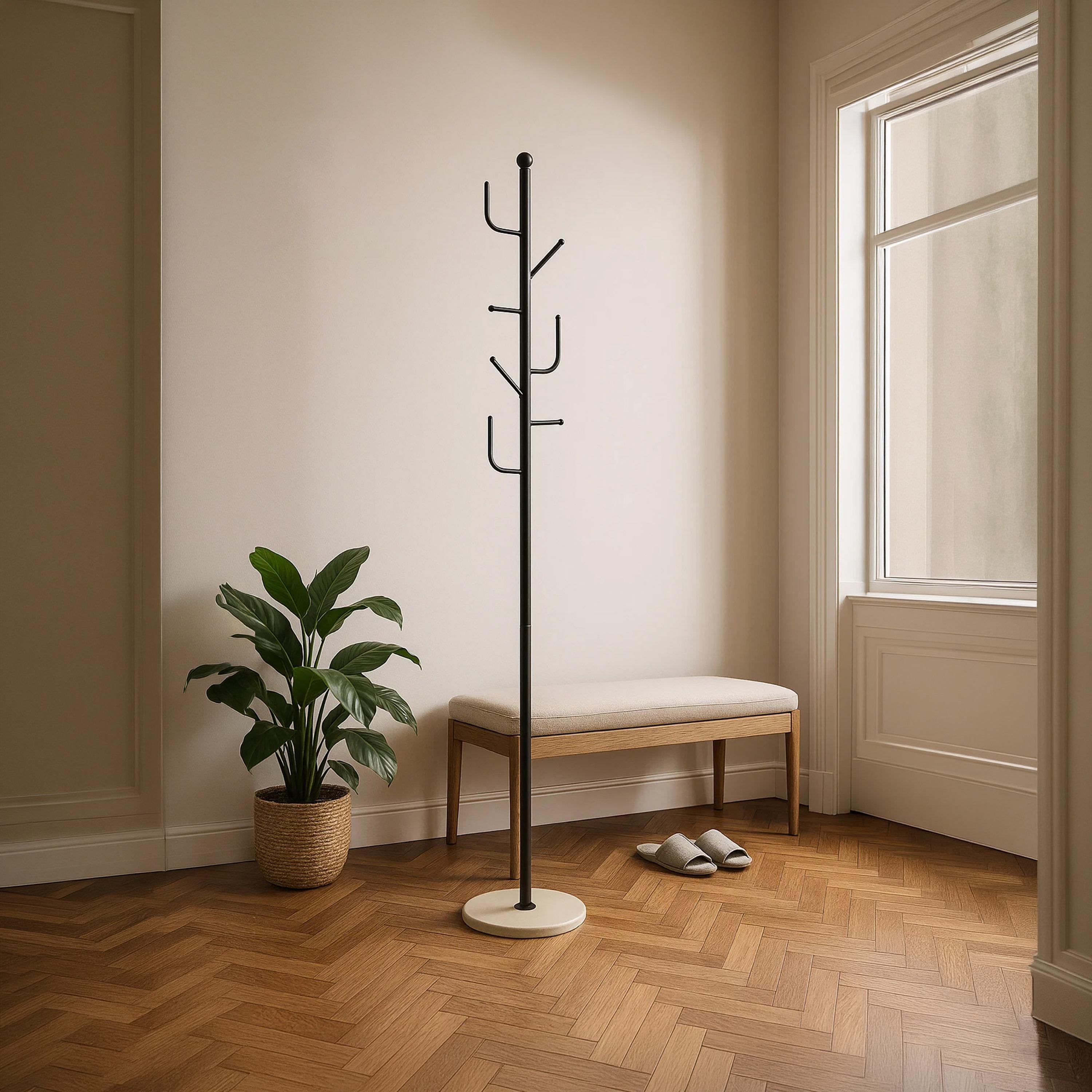 شماعة معاطف معدنية سوداء عصرية بخطافات وقاعدة رخامية دائرية من ماريا هومز-household-storage-storagesolutions-tallhangers-image-3