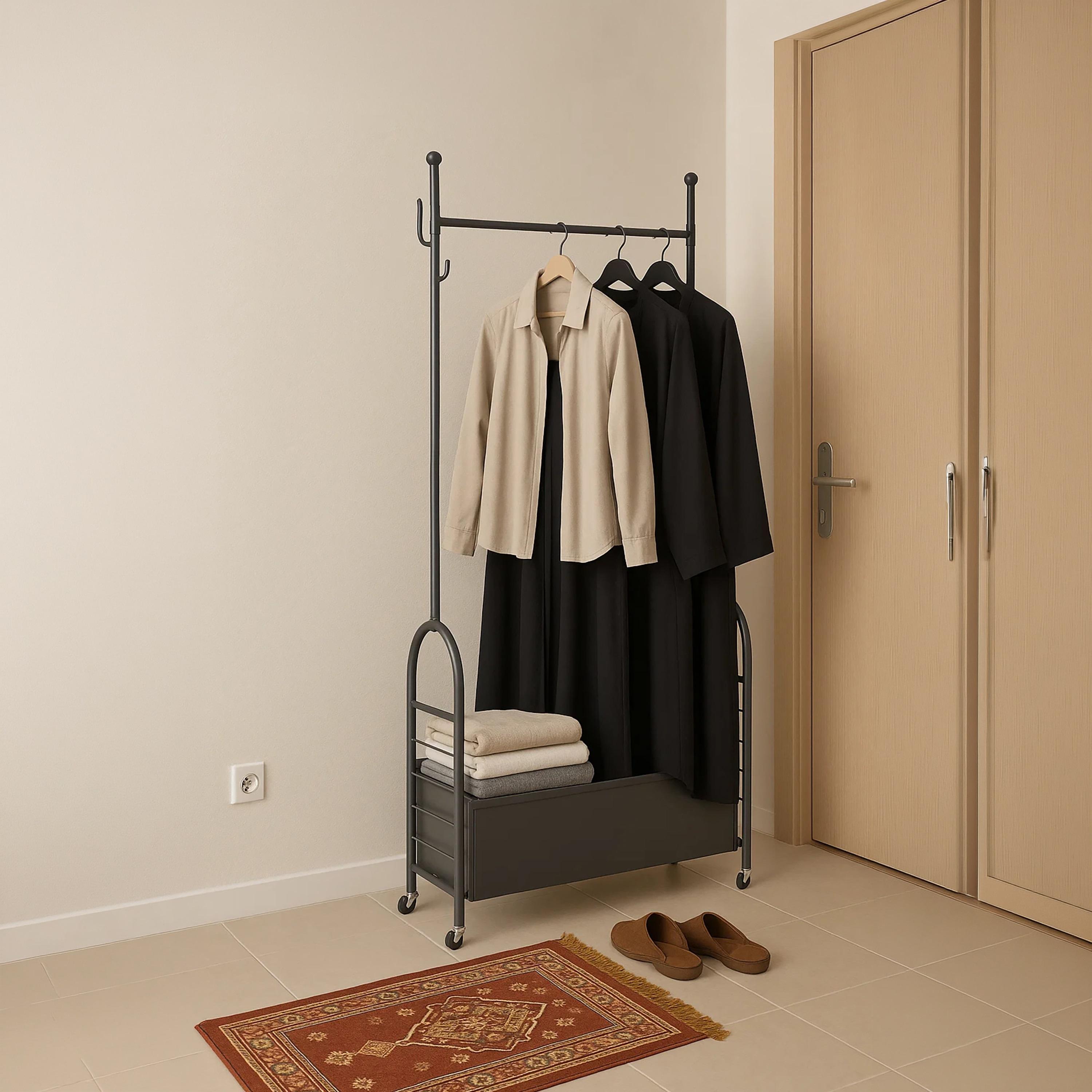 رف ملابس متحرك بتصميم صناعي مع سلة تخزين من ماريا هومز-household-storage-storagesolutions-storageracks-image-3