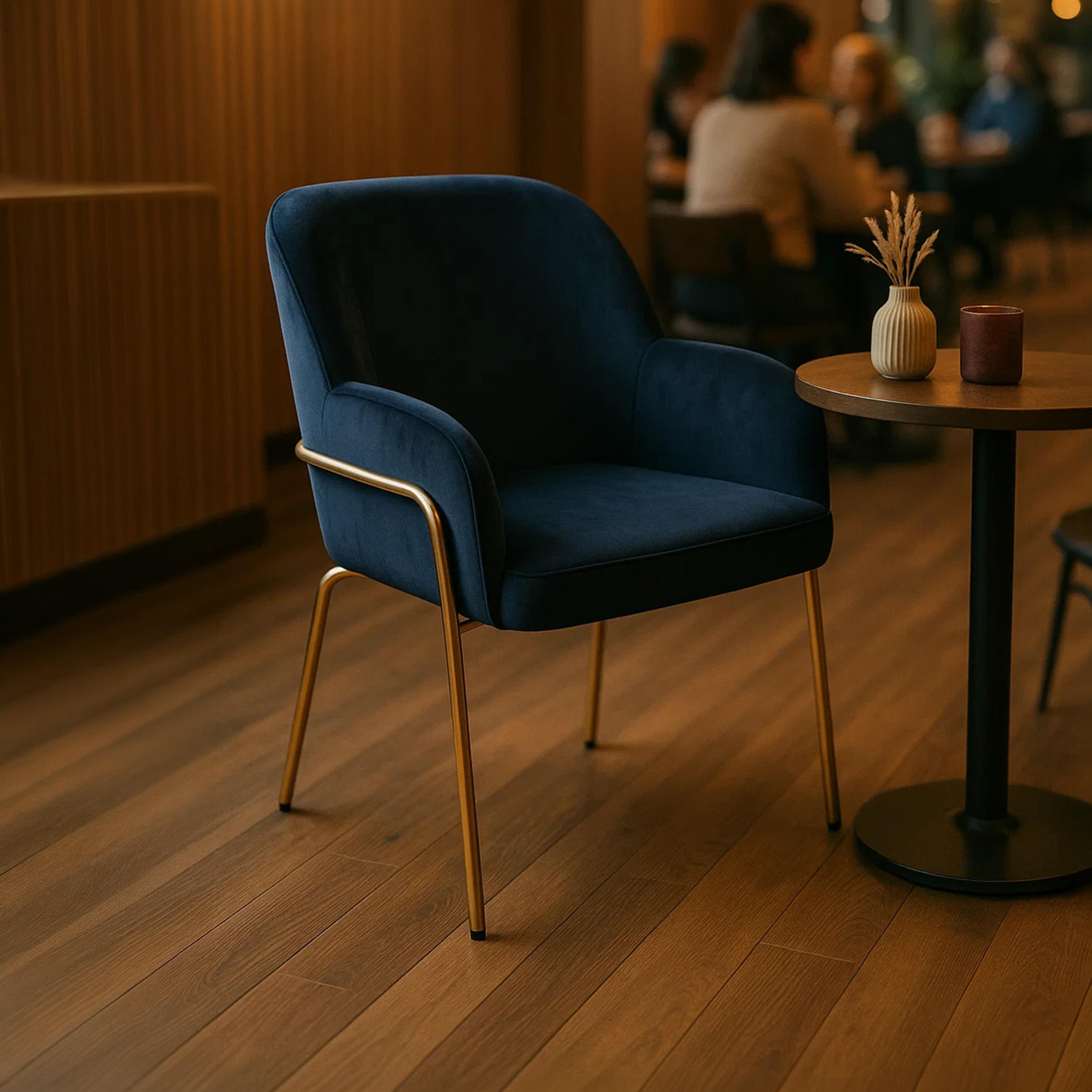 كرسي بذراعين مبطن من ماريا هومز-furniture-sofaandseating-armchairs-image-2
