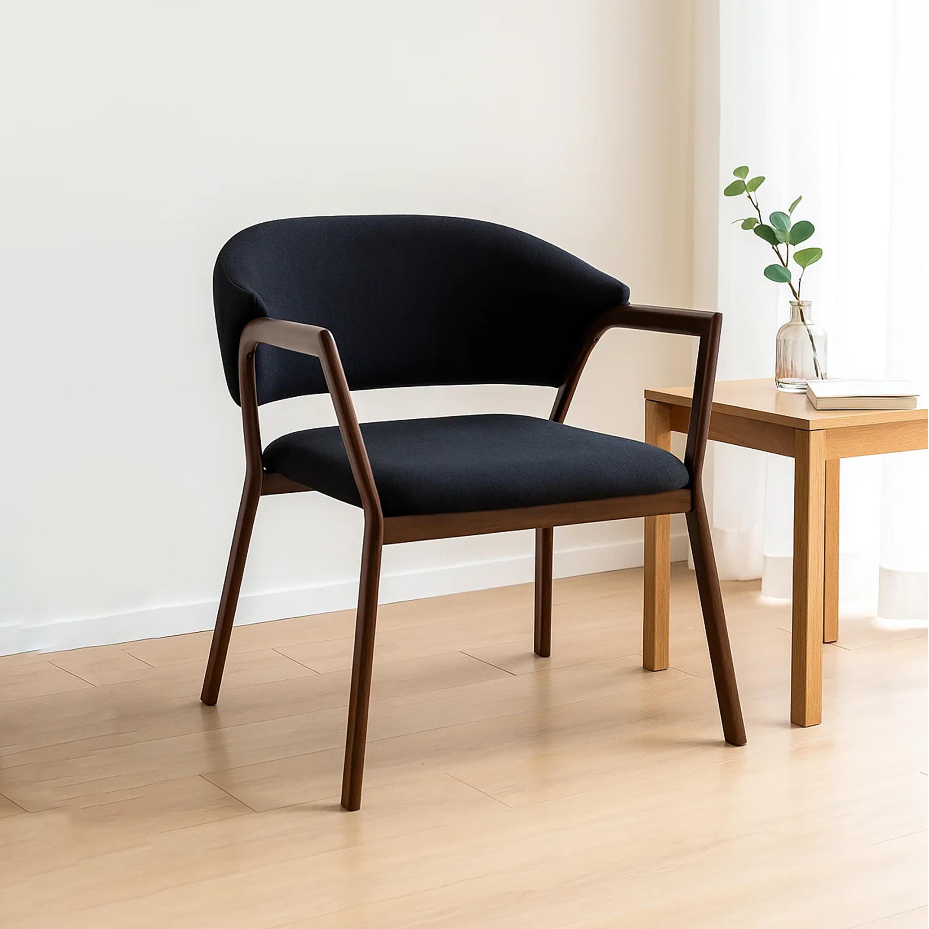 كرسي ذو ذراعين مستقيمة باللون الأسود من ماريا هومز-furniture-sofaandseating-armchairs-image-1