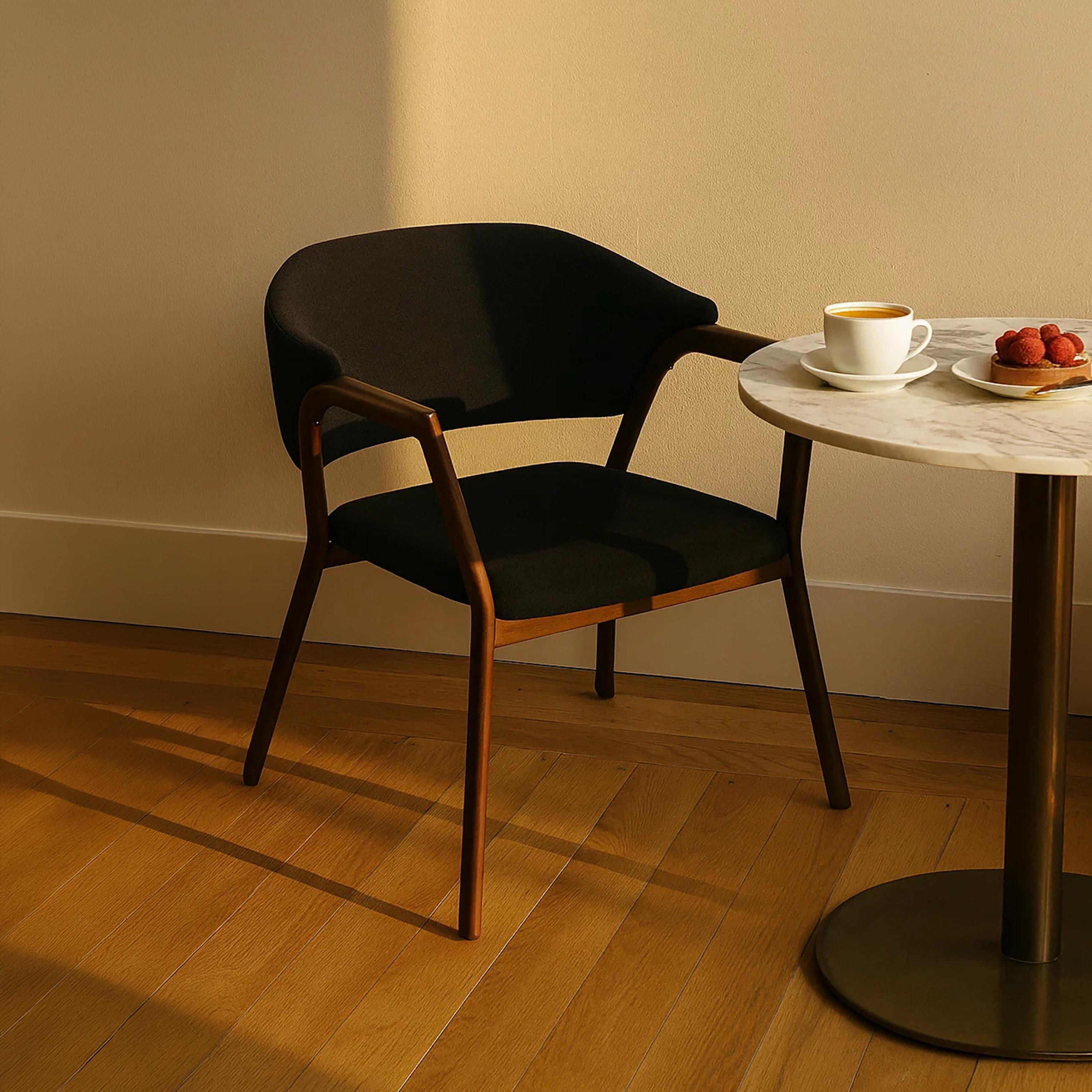 كرسي ذو ذراعين مستقيمة باللون الأسود من ماريا هومز-furniture-sofaandseating-armchairs-image-2