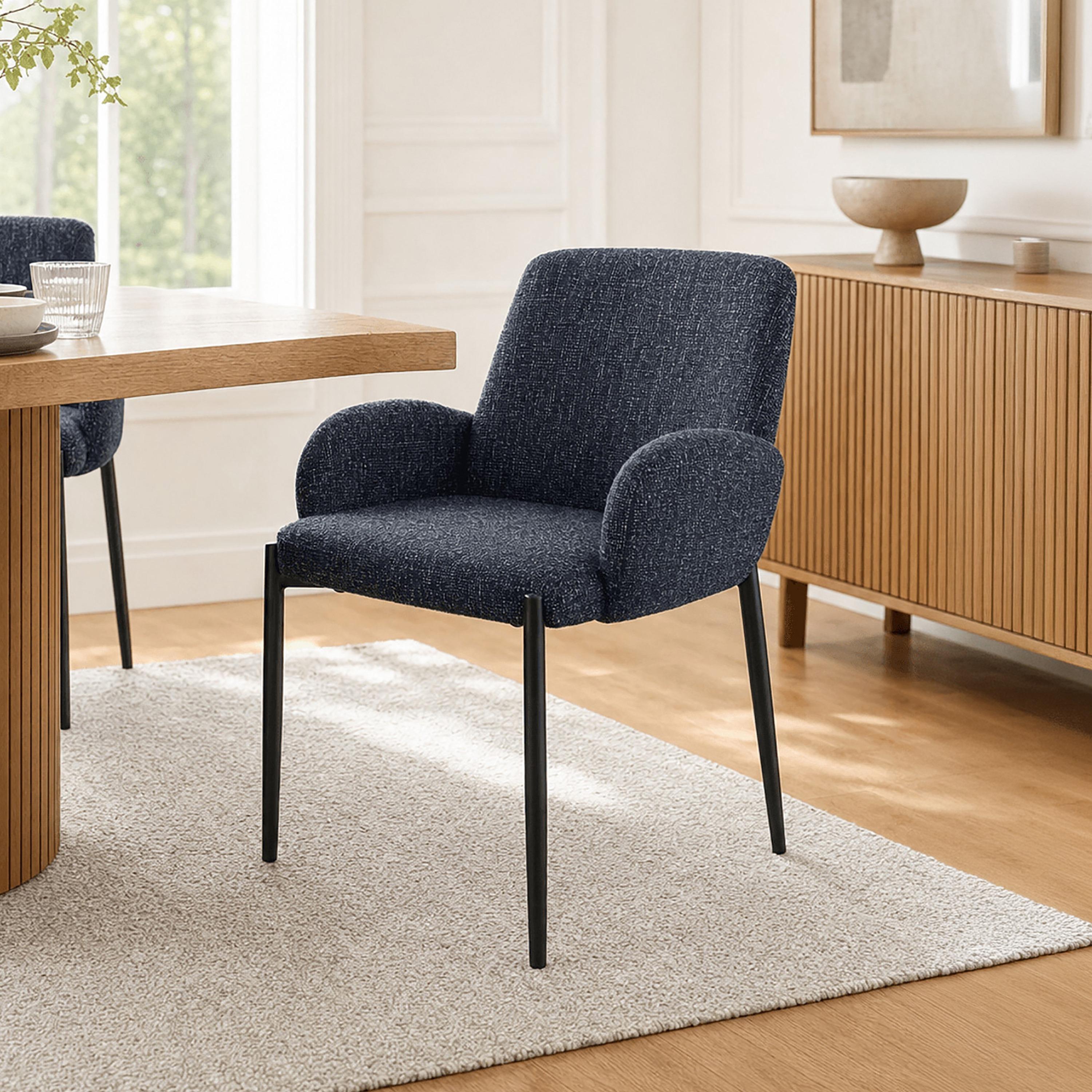 كرسي بذراعين مبطن من ماريا هومز-furniture-sofaandseating-armchairs-image-1