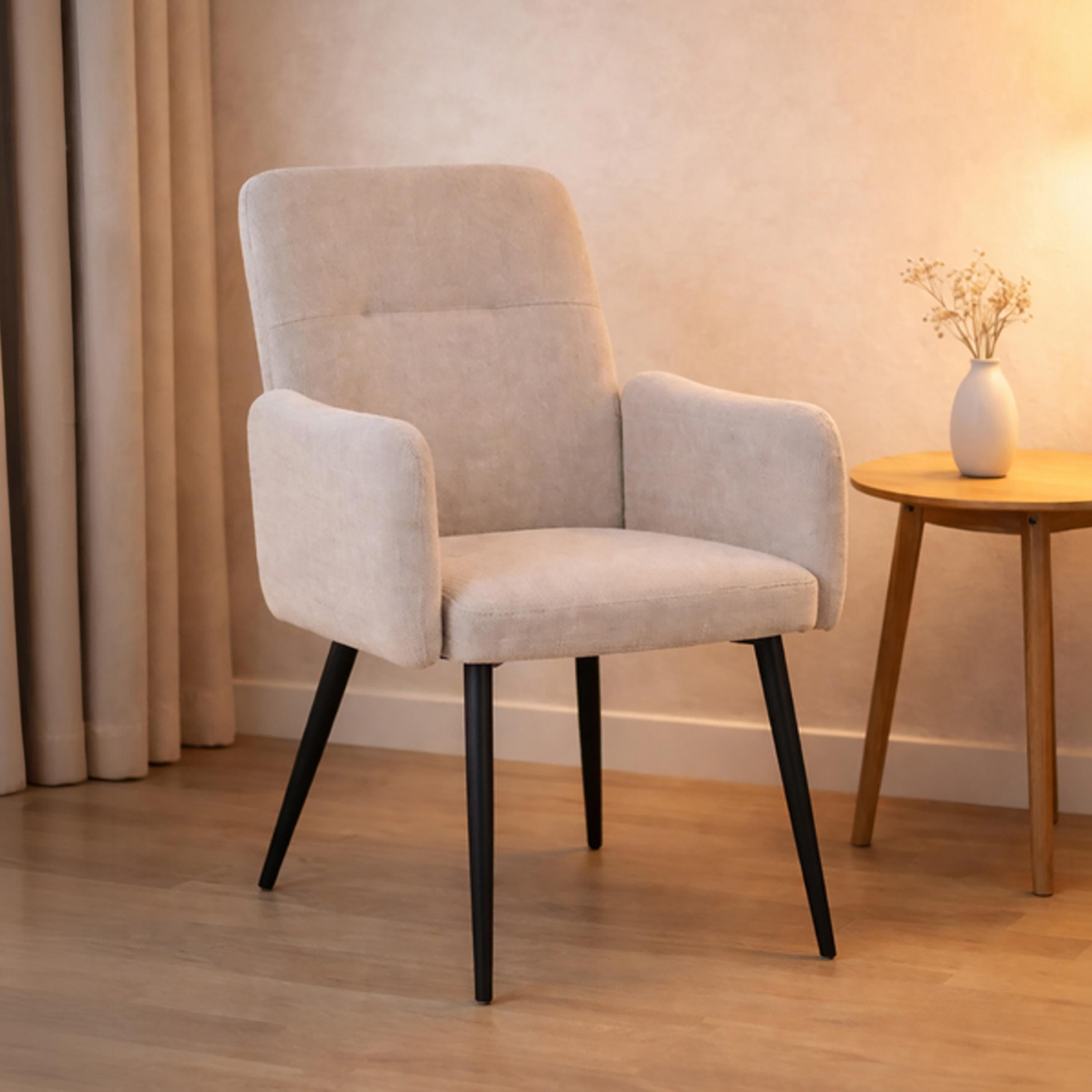 كرسي بذراعين مبطن من ماريا هومز-furniture-sofaandseating-armchairs-image-1