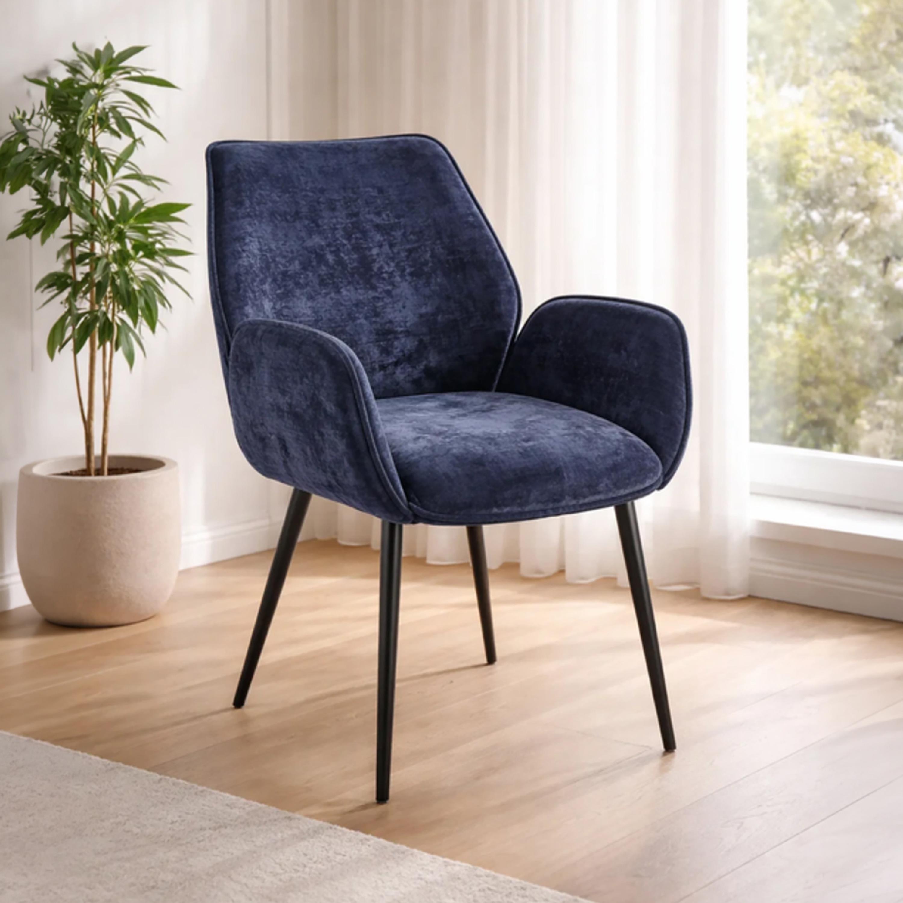 كرسي بذراعين مبطن من ماريا هومز-furniture-sofaandseating-armchairs-image-1