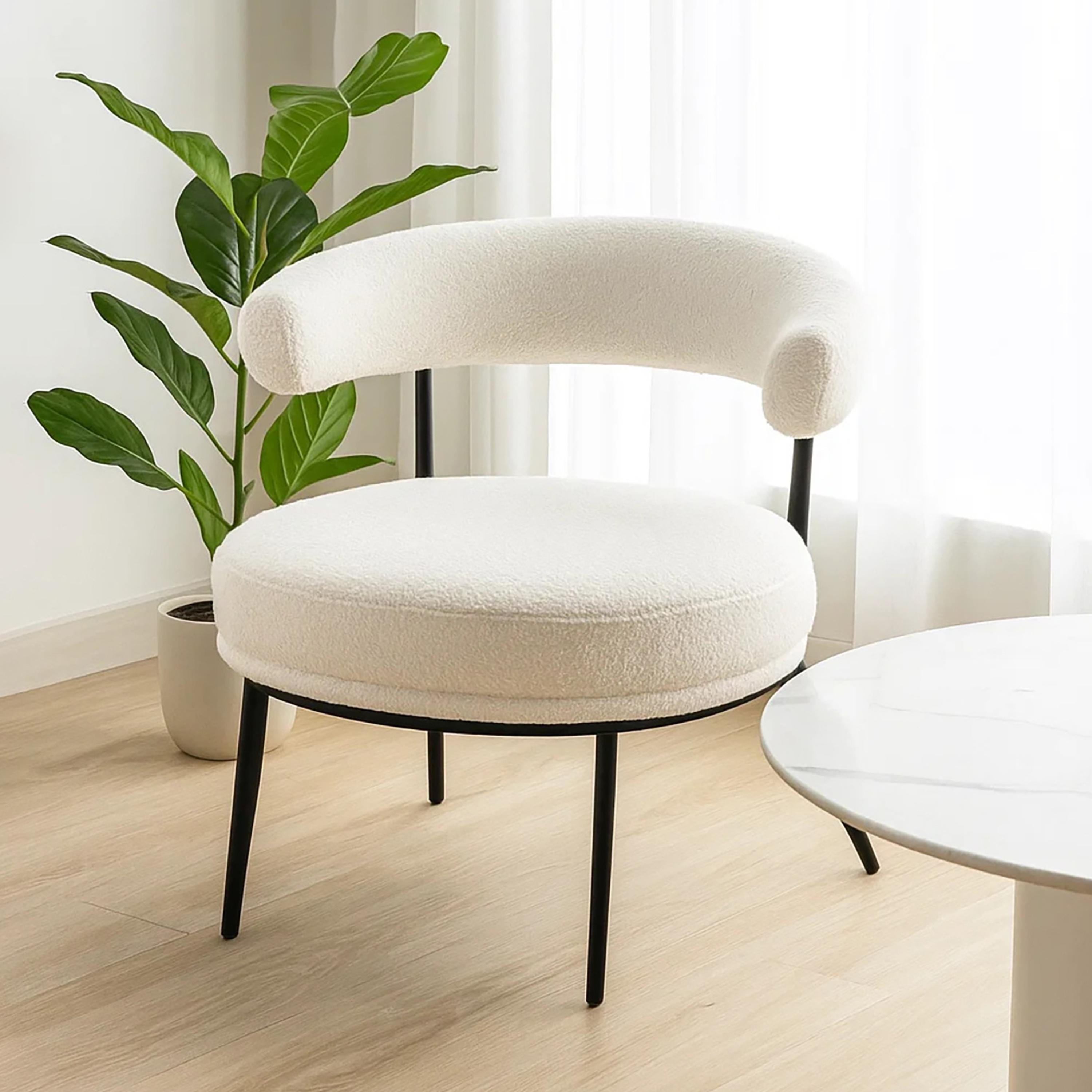 كرسي ذراع أبيض منحني من ماريا هومز-furniture-sofaandseating-armchairs-image-3