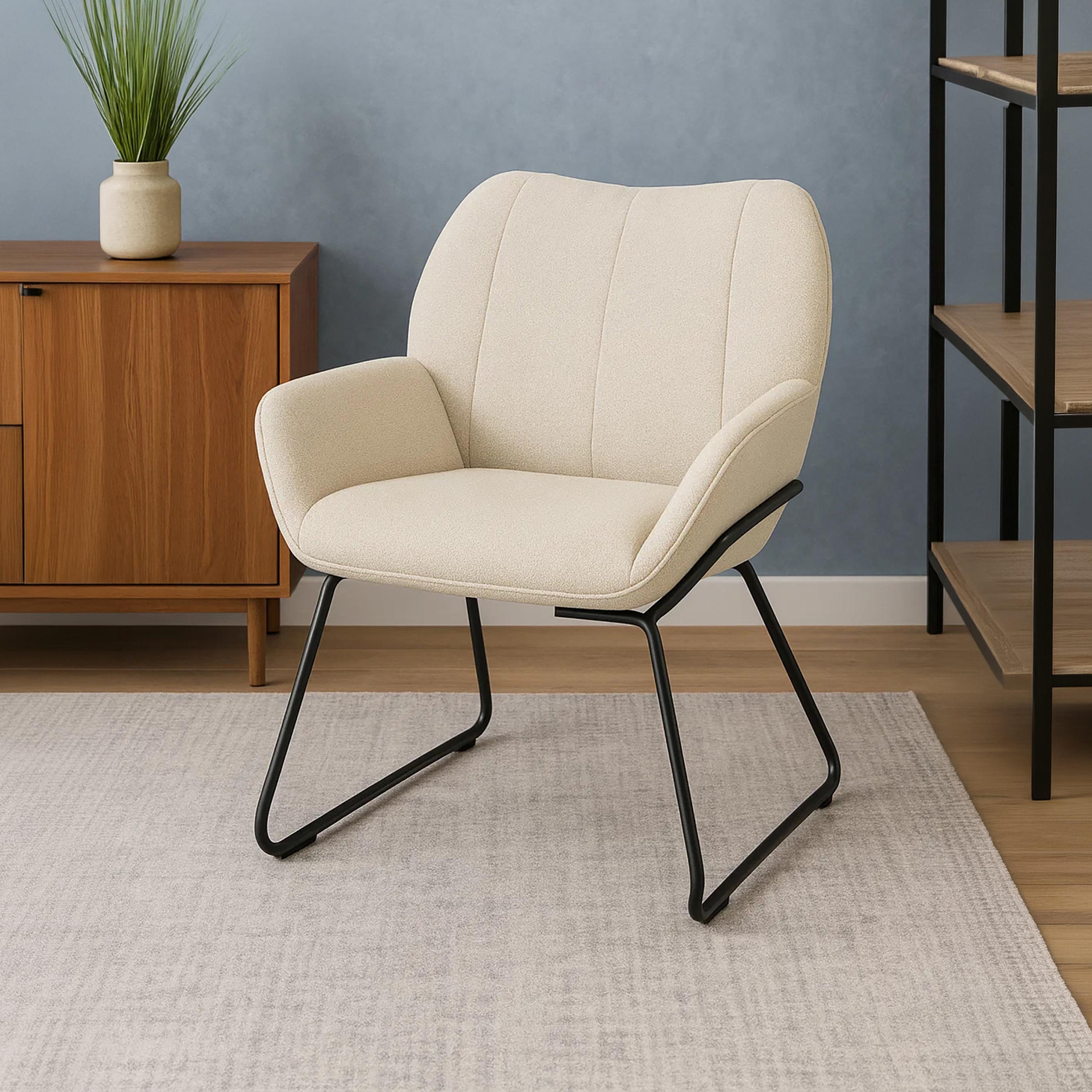 كرسي بمسند ذراع مبطن باللون الكريمه من ماريا هومز-furniture-sofaandseating-armchairs-image-1