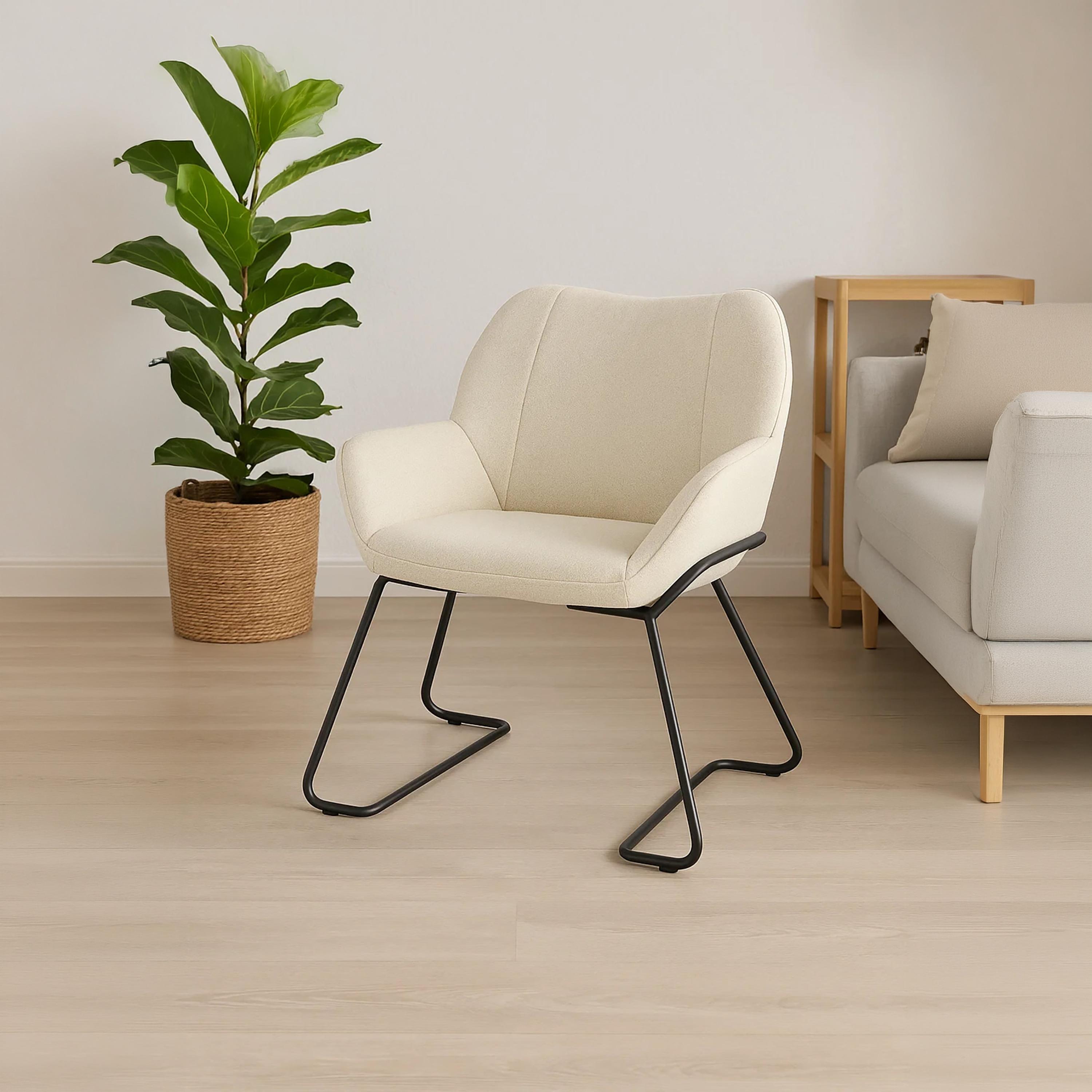 كرسي بمسند ذراع مبطن باللون الكريمه من ماريا هومز-furniture-sofaandseating-armchairs-image-2