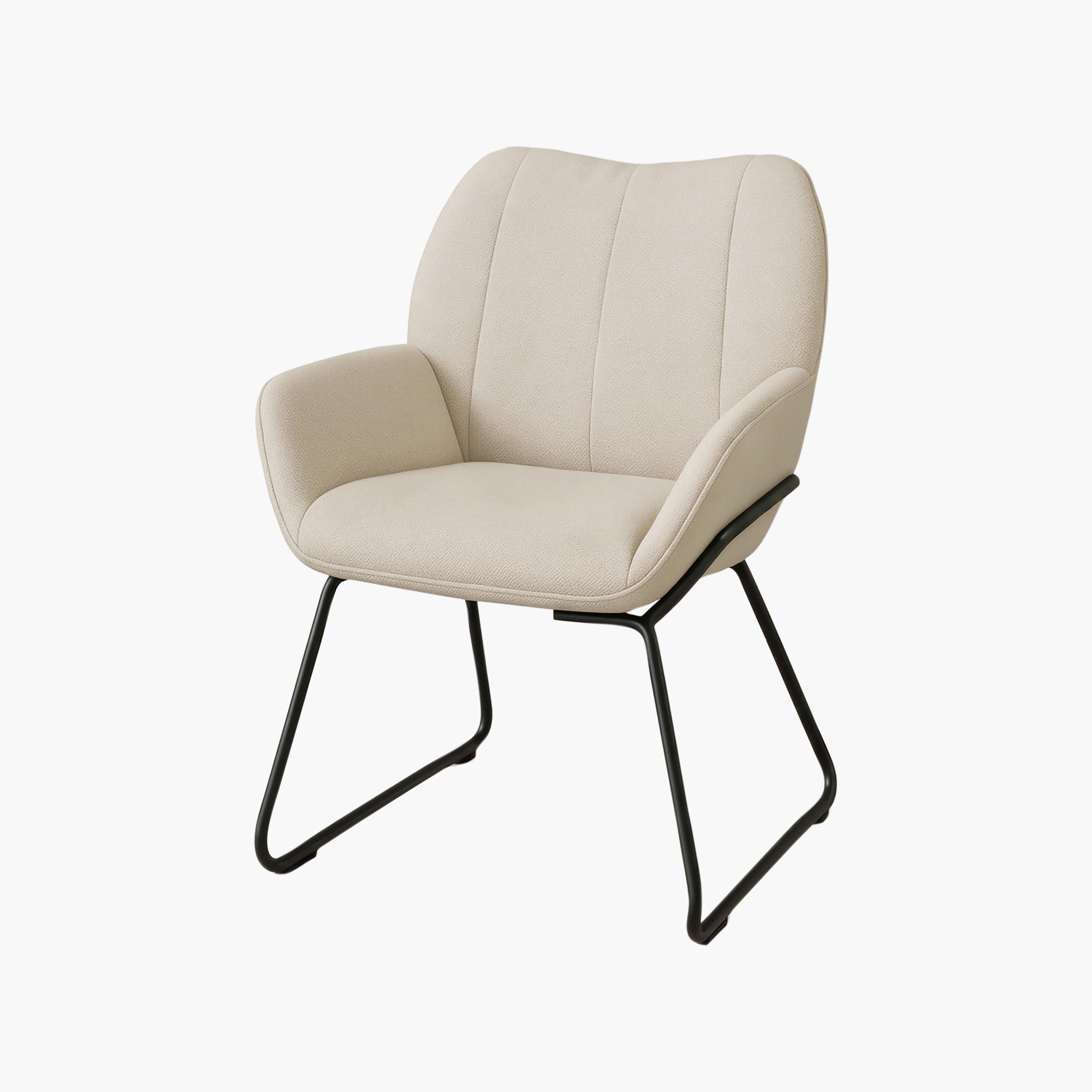 كرسي بمسند ذراع مبطن باللون الكريمه من ماريا هومز-furniture-sofaandseating-armchairs-image-5