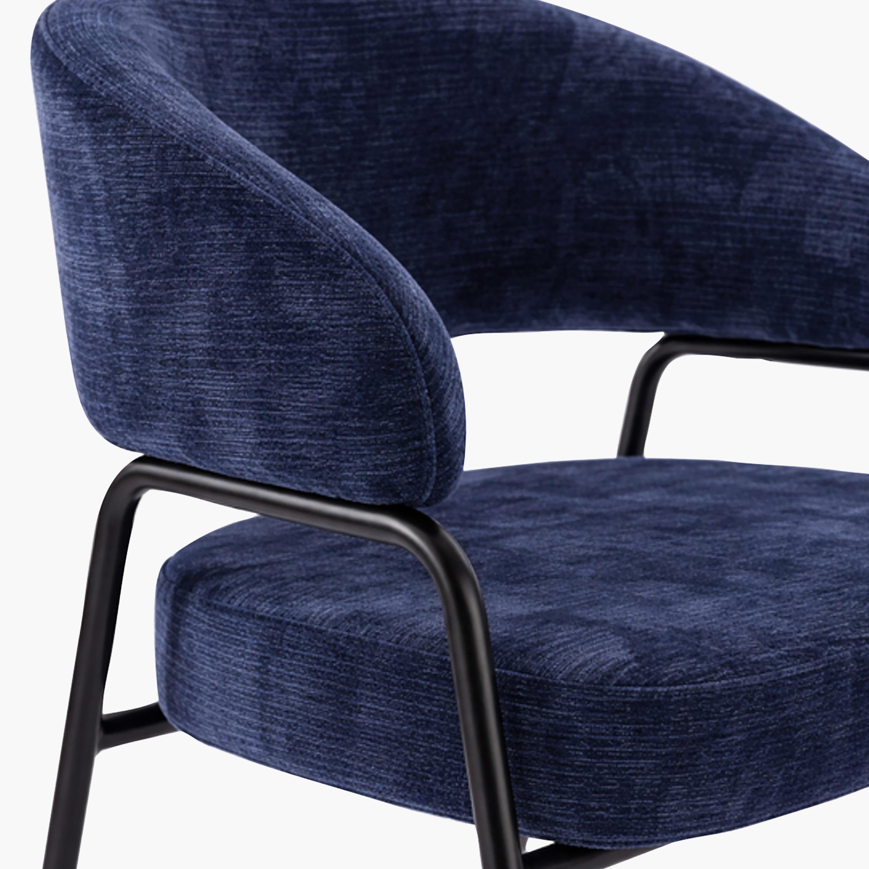كرسي بذراعين منحنيين من ماريا هومز-furniture-sofaandseating-armchairs-image-3