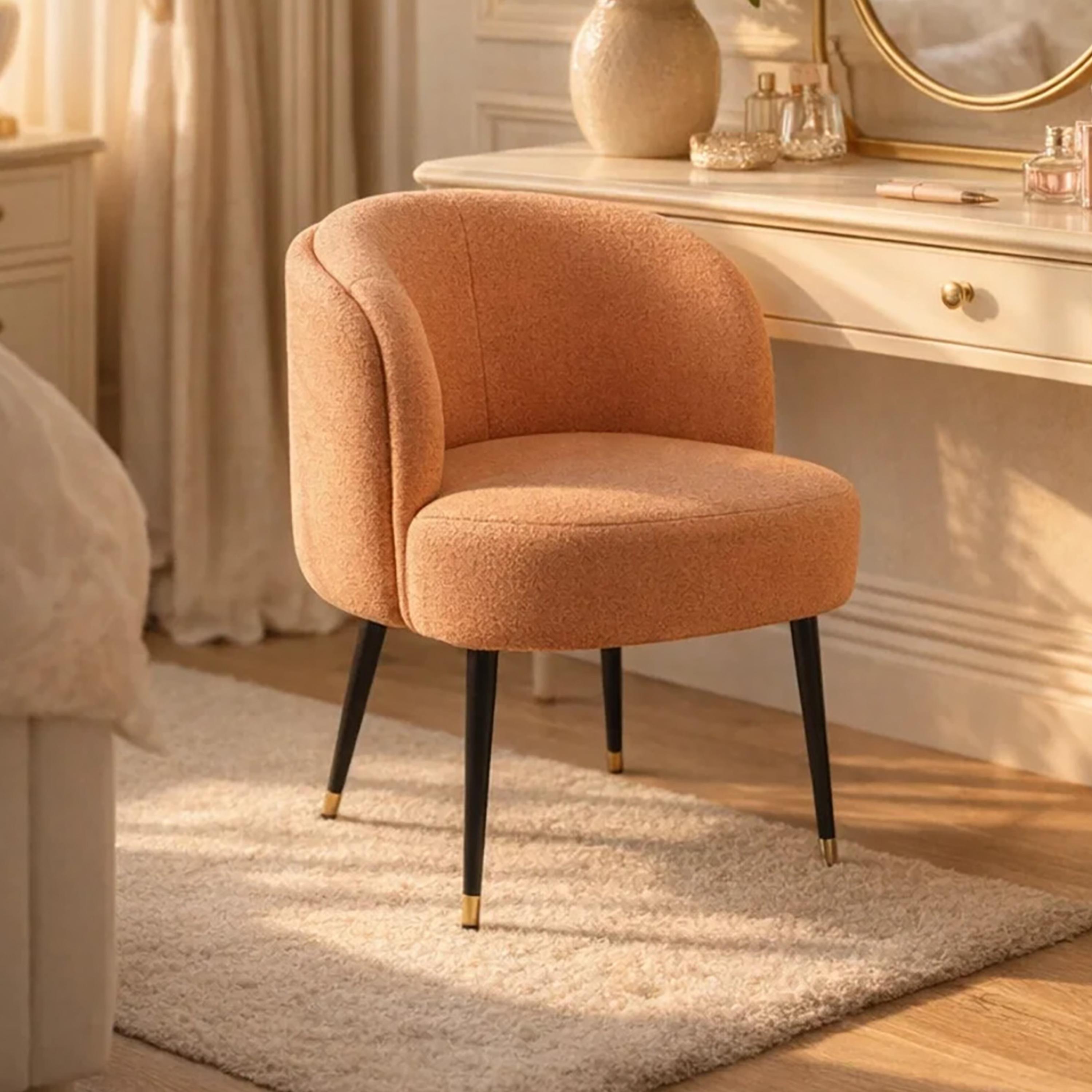 كرسي بذراع منحنية من ماريا هومز-furniture-sofaandseating-armchairs-image-1