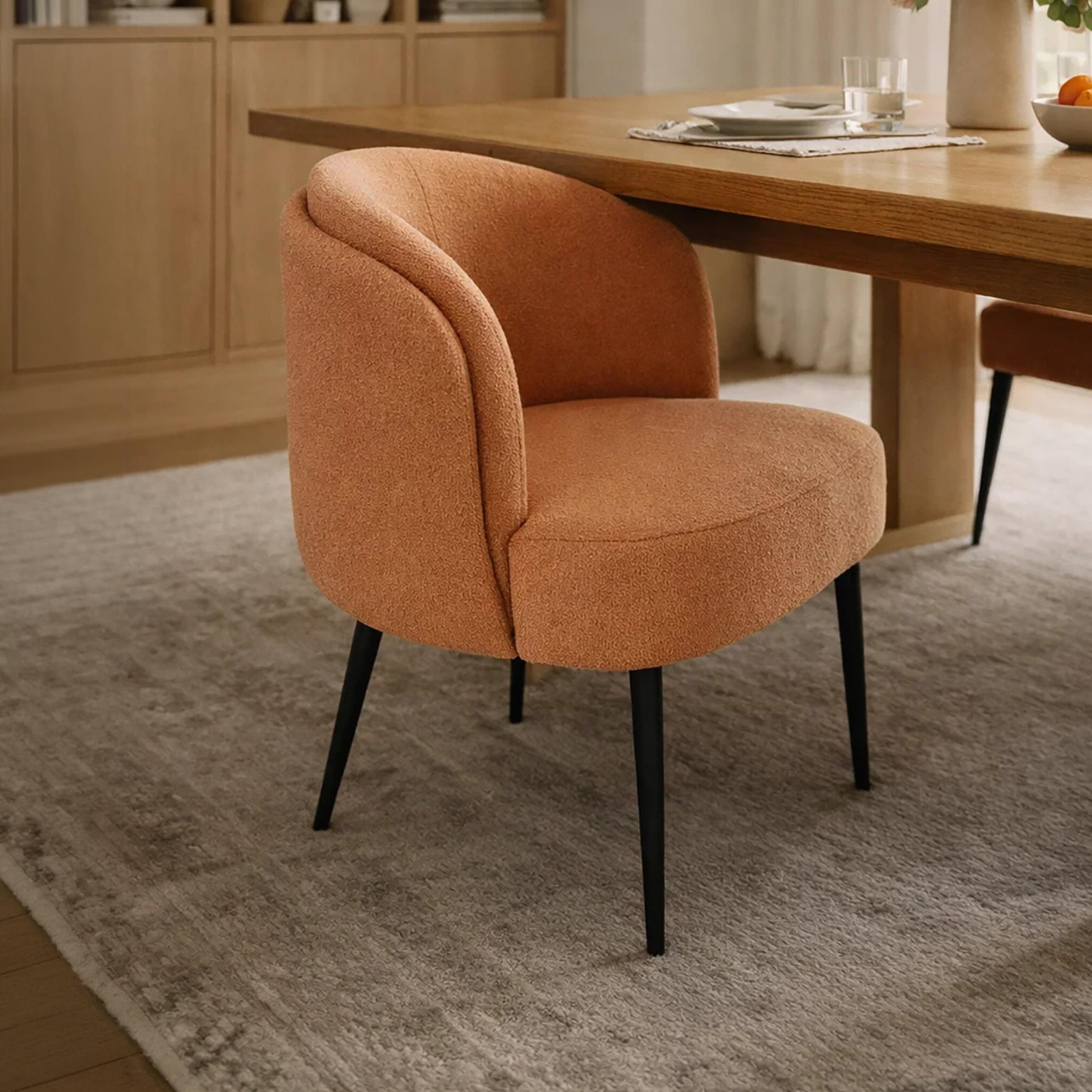 كرسي بذراع منحنية من ماريا هومز-furniture-sofaandseating-armchairs-image-2