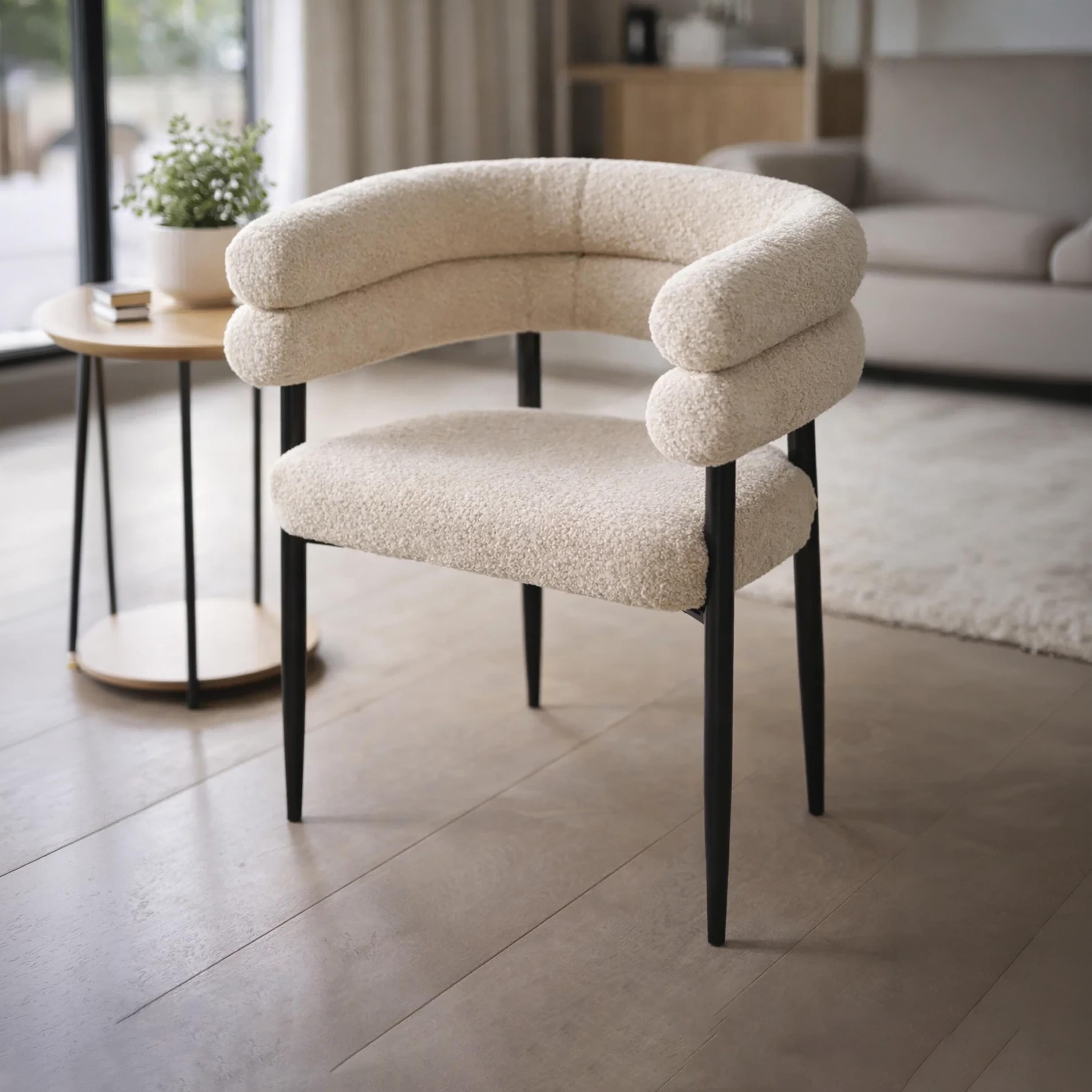 كرسي بذراع منحنية من ماريا هومز-furniture-sofaandseating-armchairs-image-1